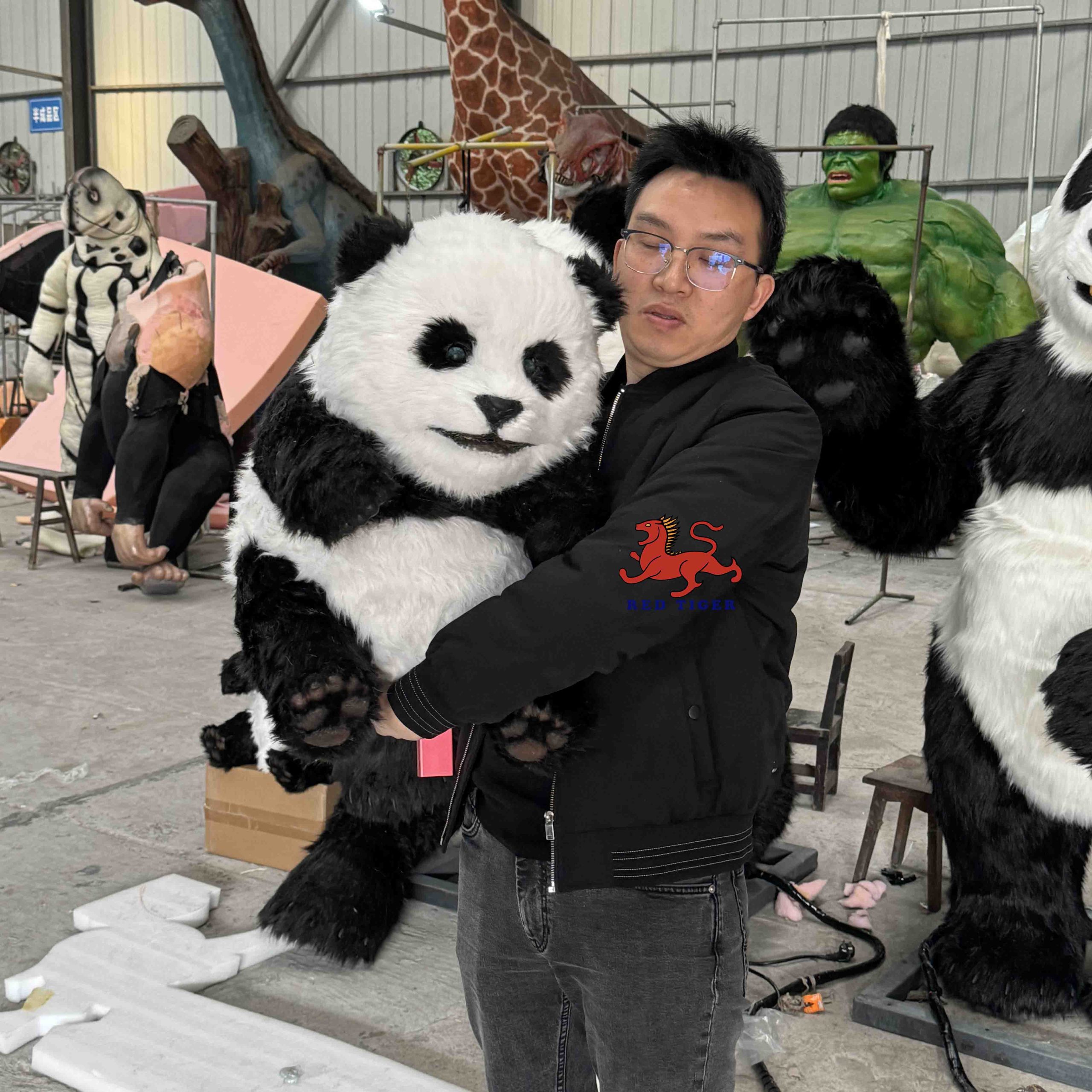Amusement Park Products Remote Control Robotic Animatronics Baby Realistic Snake Robot Panda Puppet on Shoulder for Sale