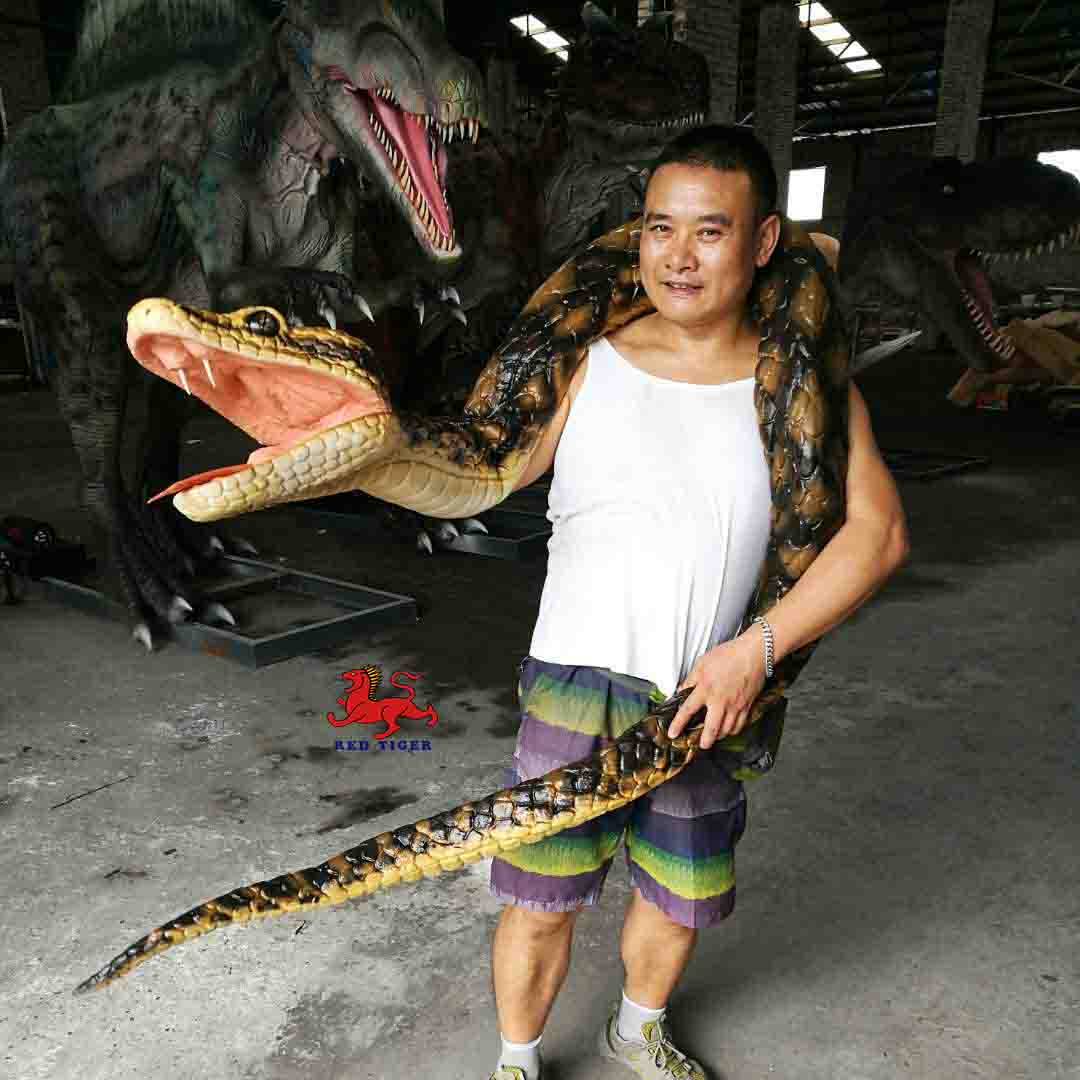 Amusement Park Products Robotic Animatronics Baby Realistic Snake Robot Snake Puppet on Shoulder for Sale