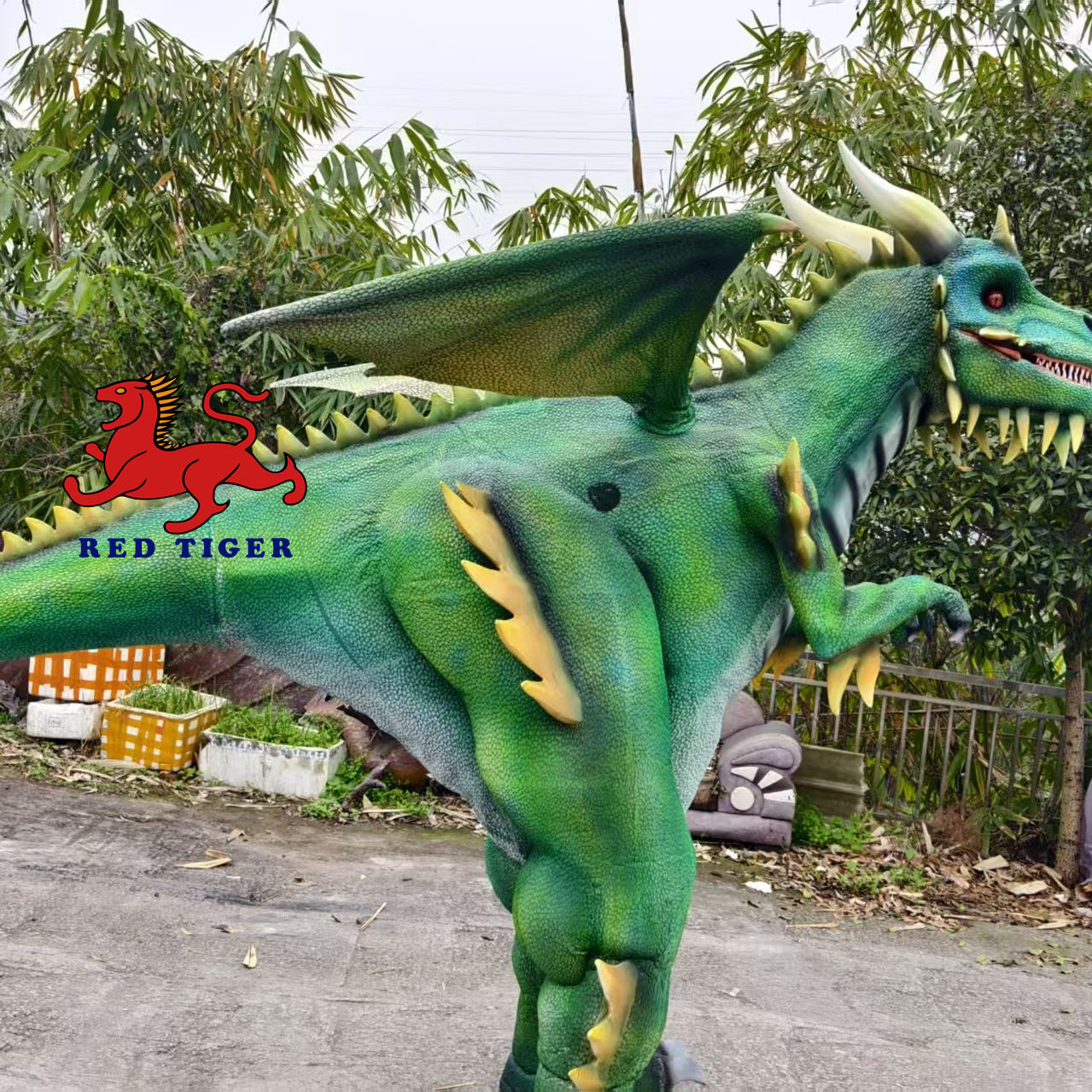 High-quality Lifelike Animatronic Fly Dragon Interactive Costume