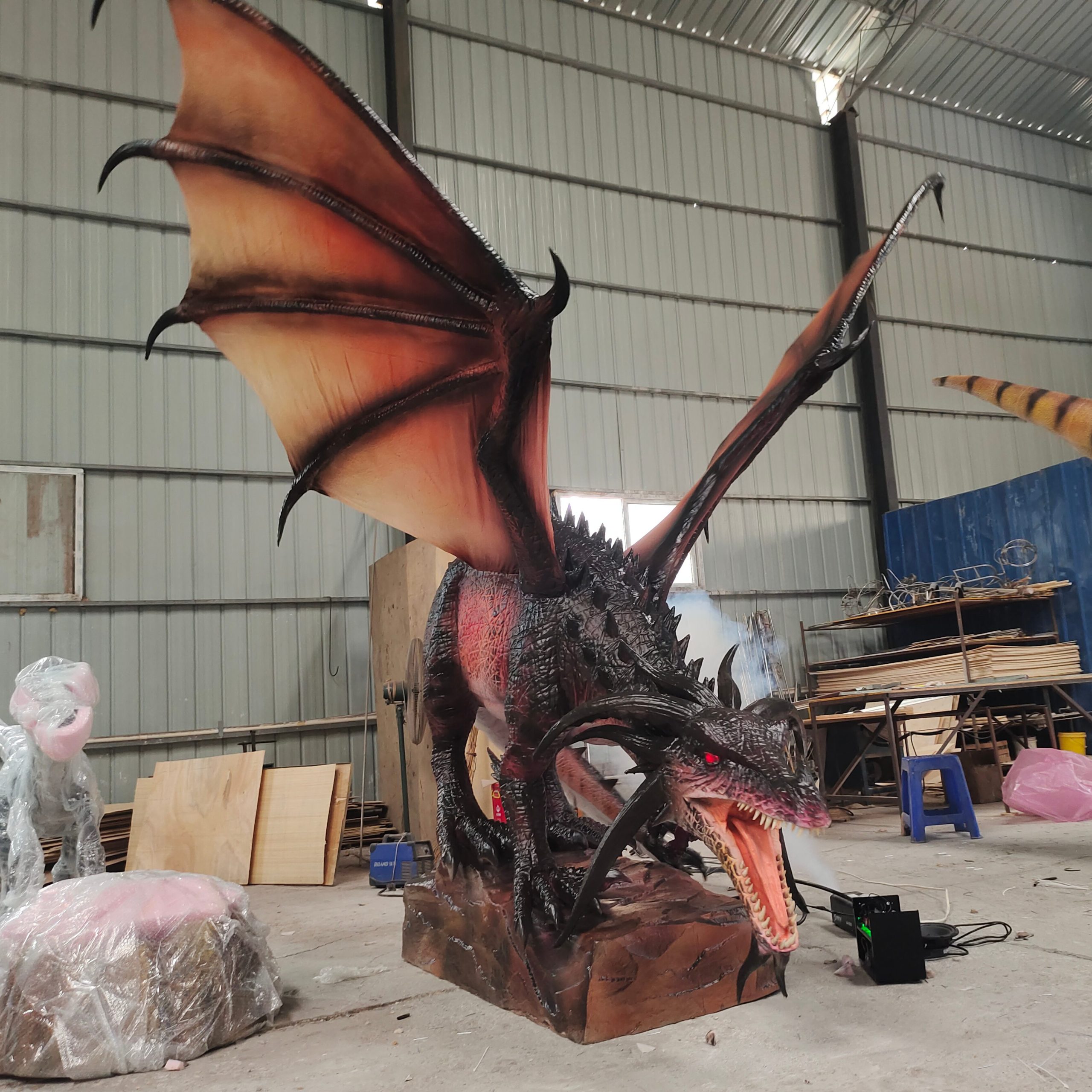 Life Size High Quality Realistic Animatronic Dragon Spray Smoke