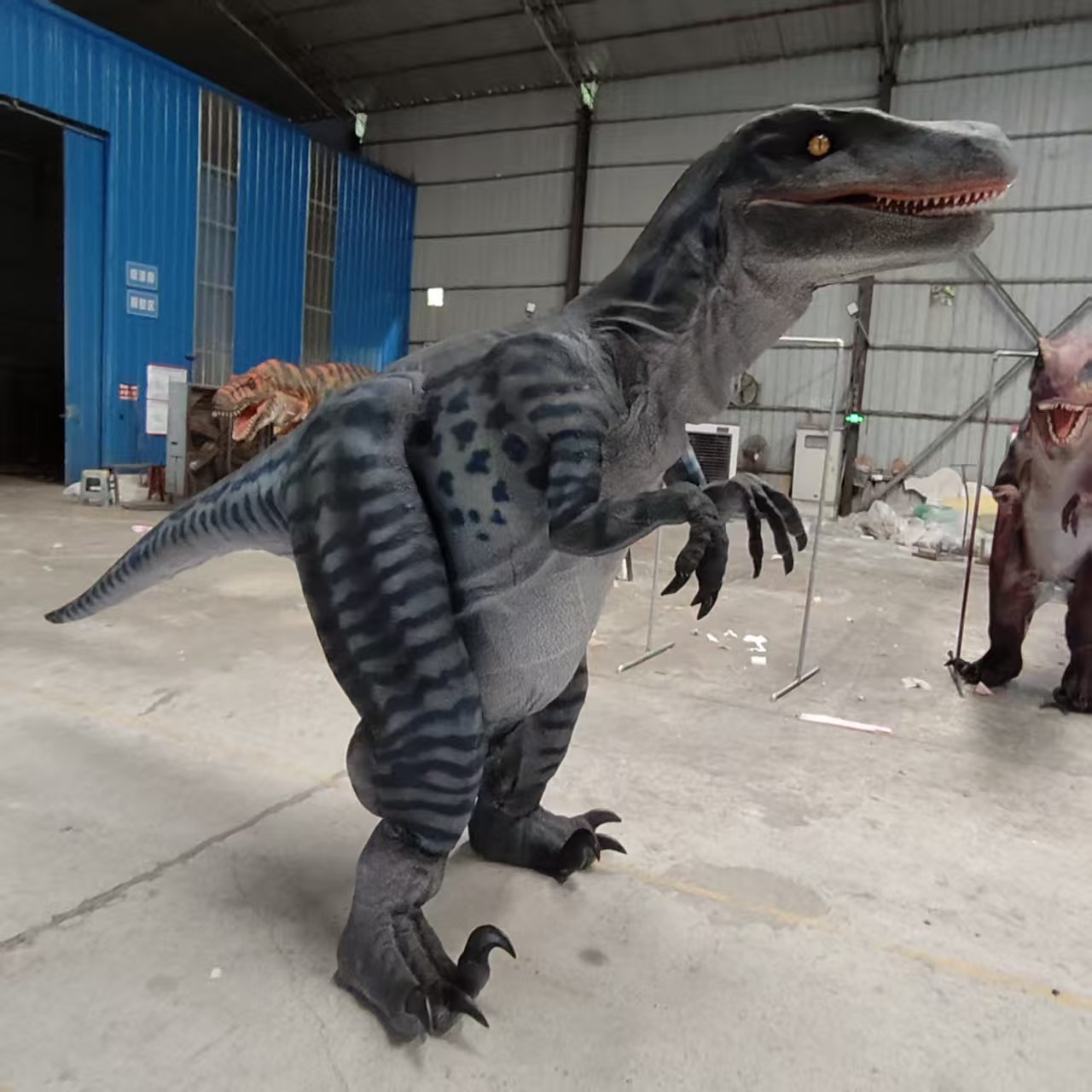 Hot Sale High Quality Realistic Performance Walking Dinosaur Velociraptor Costume