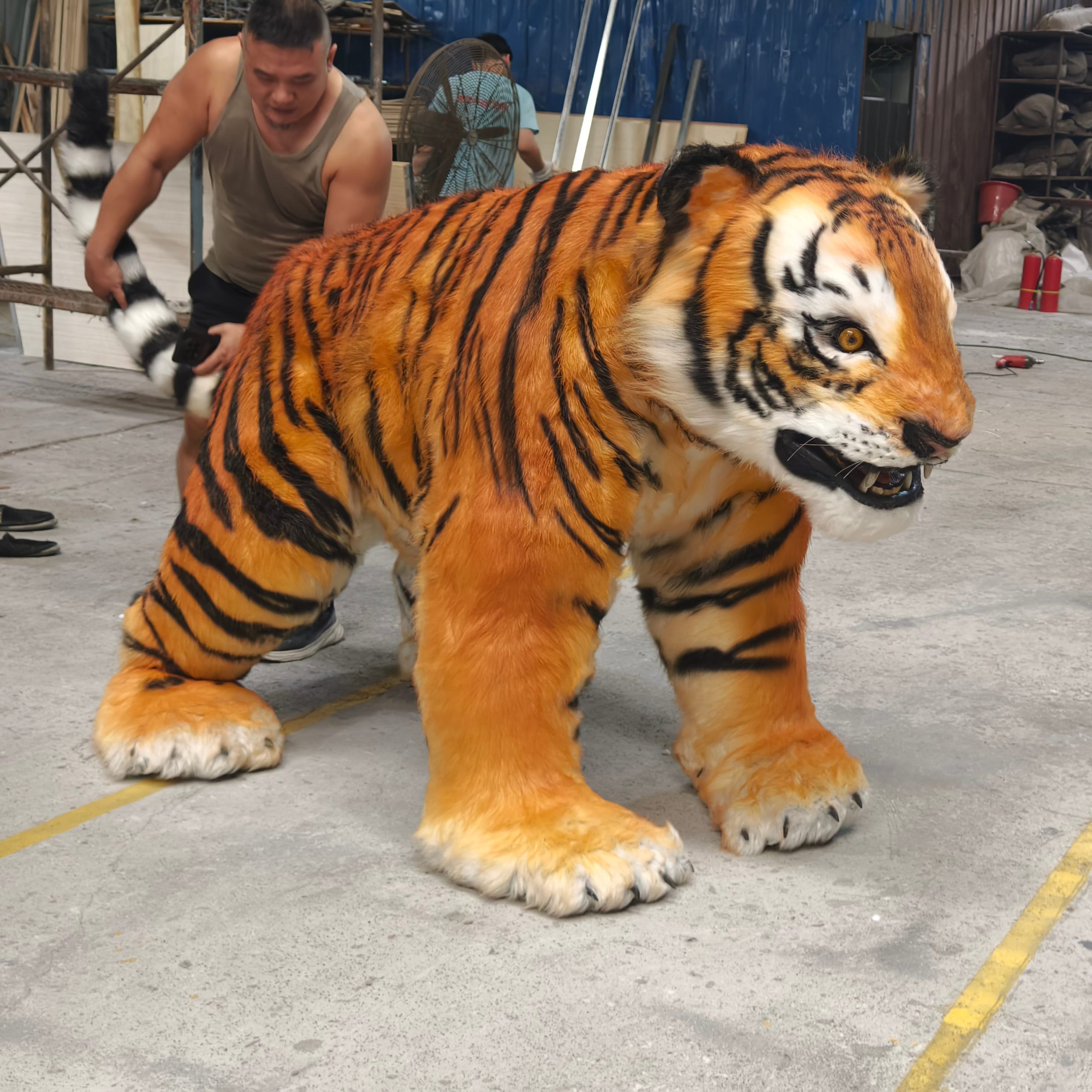 Theme Park High Quality Realistic Animatronic Animal Tiger Costume