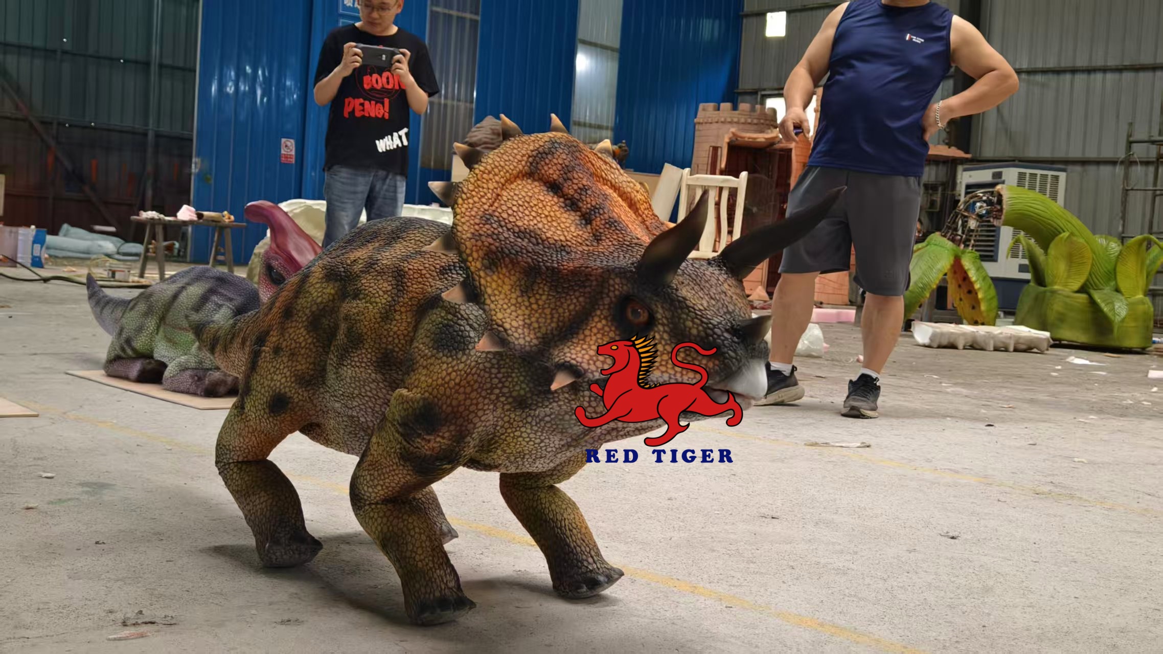Jurassic Alive Lifesize TriceratopsRobot Animatronic Model for Trampoline Park or Museum
