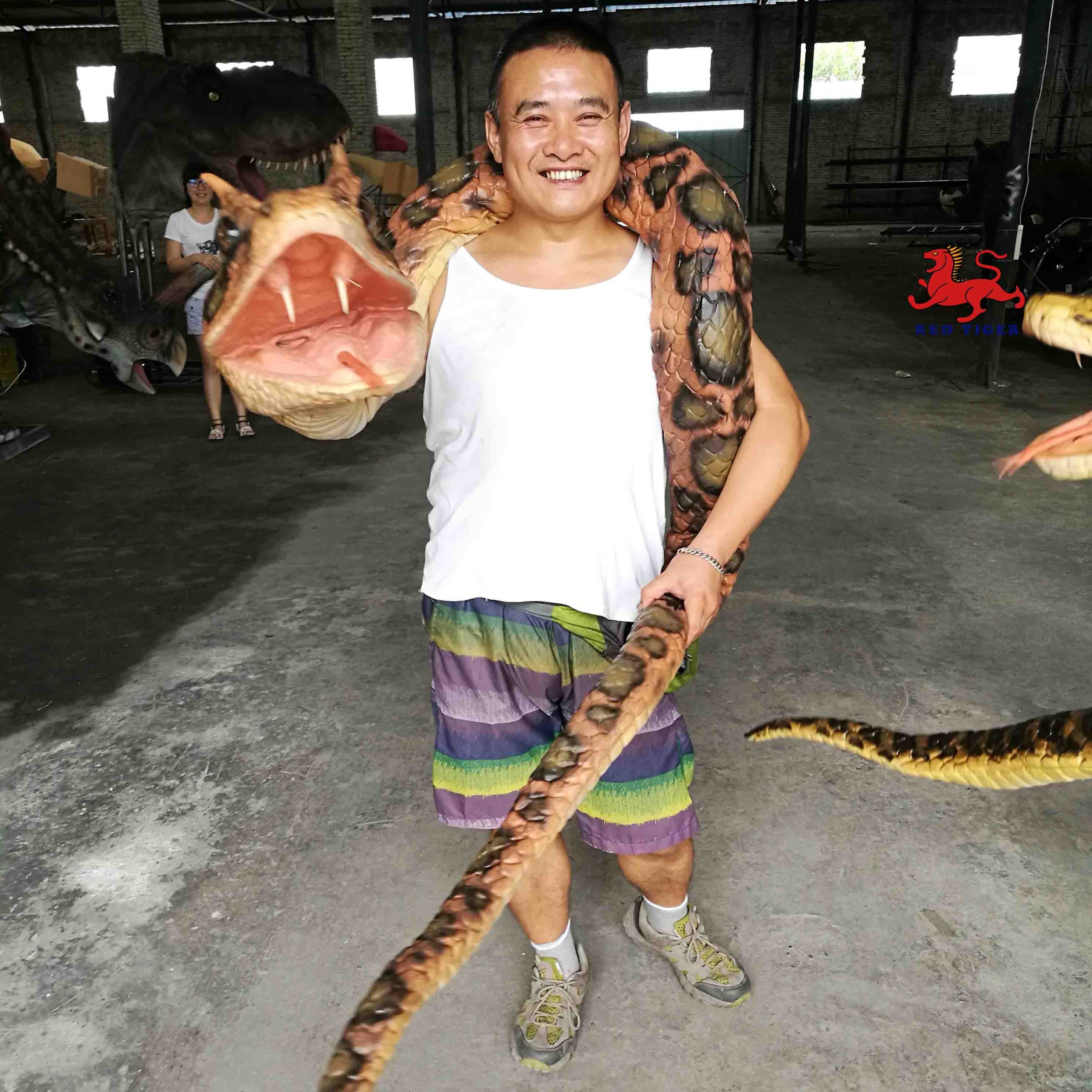 Amusement Park Products Robotic Animatronics Baby Realistic Snake Robot Snake Puppet on Shoulder for Sale