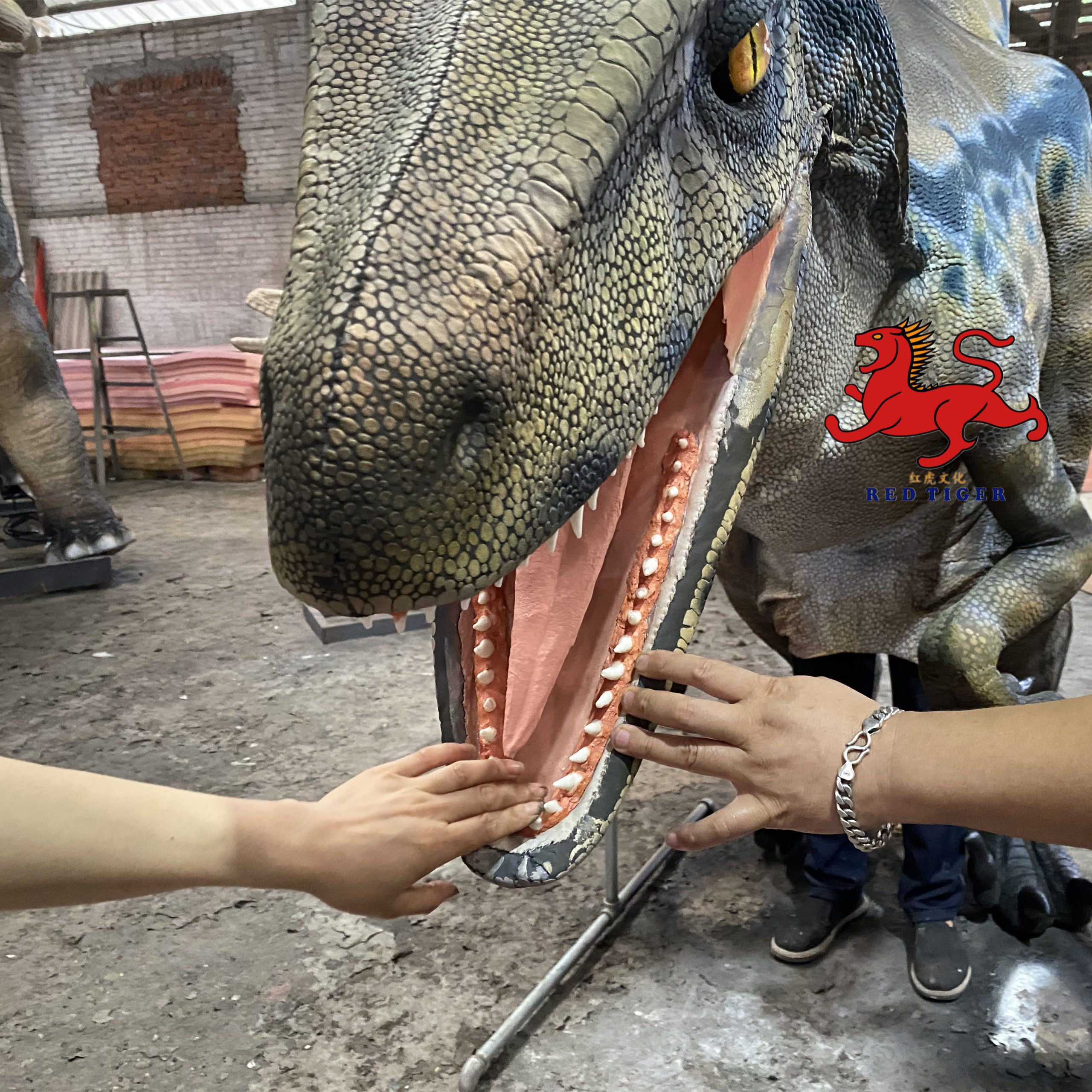 Hot Sale New Material Dinosaur Costume for Sale