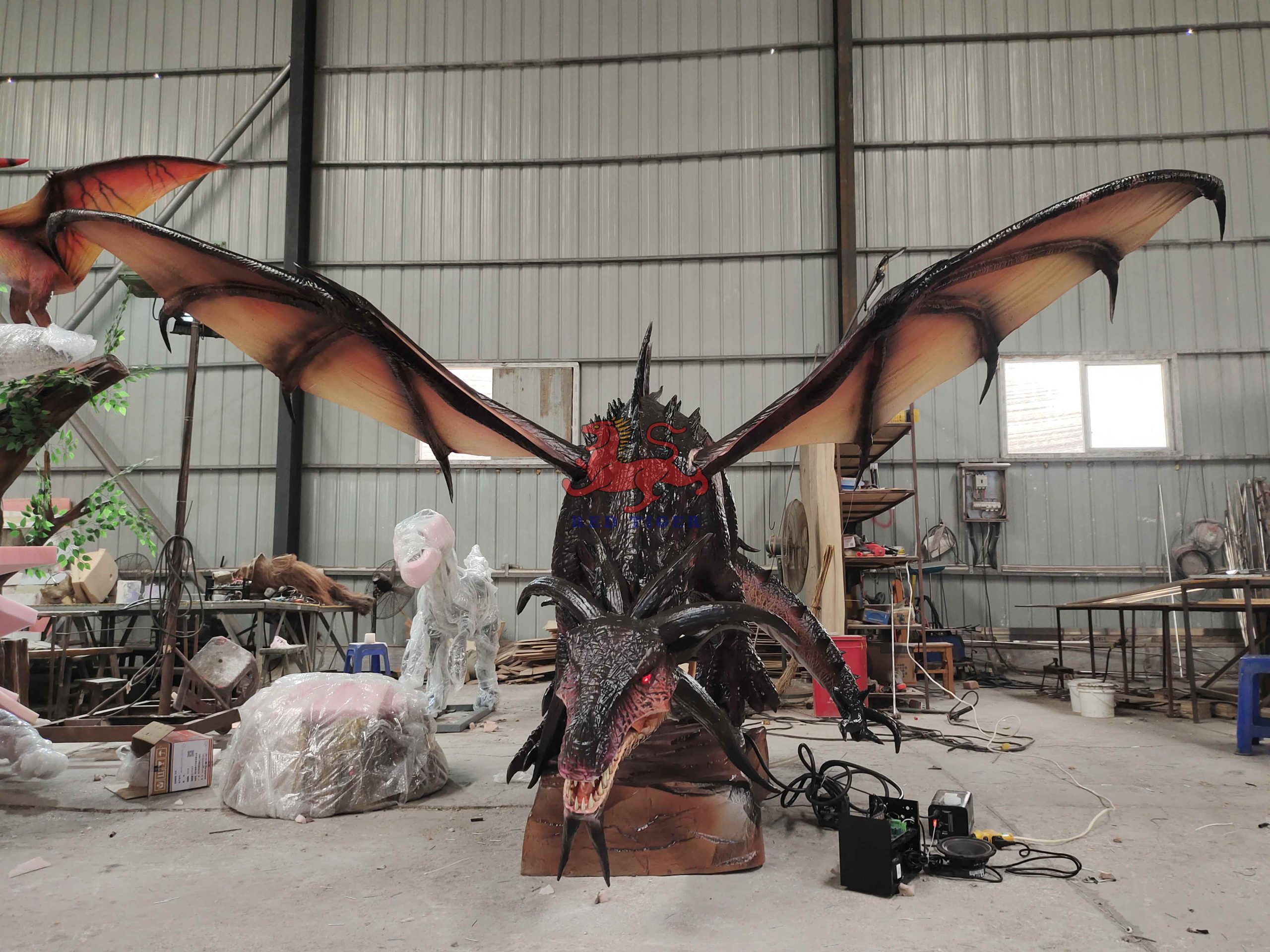 Life Size High Quality Realistic Animatronic Dragon Spray Smoke
