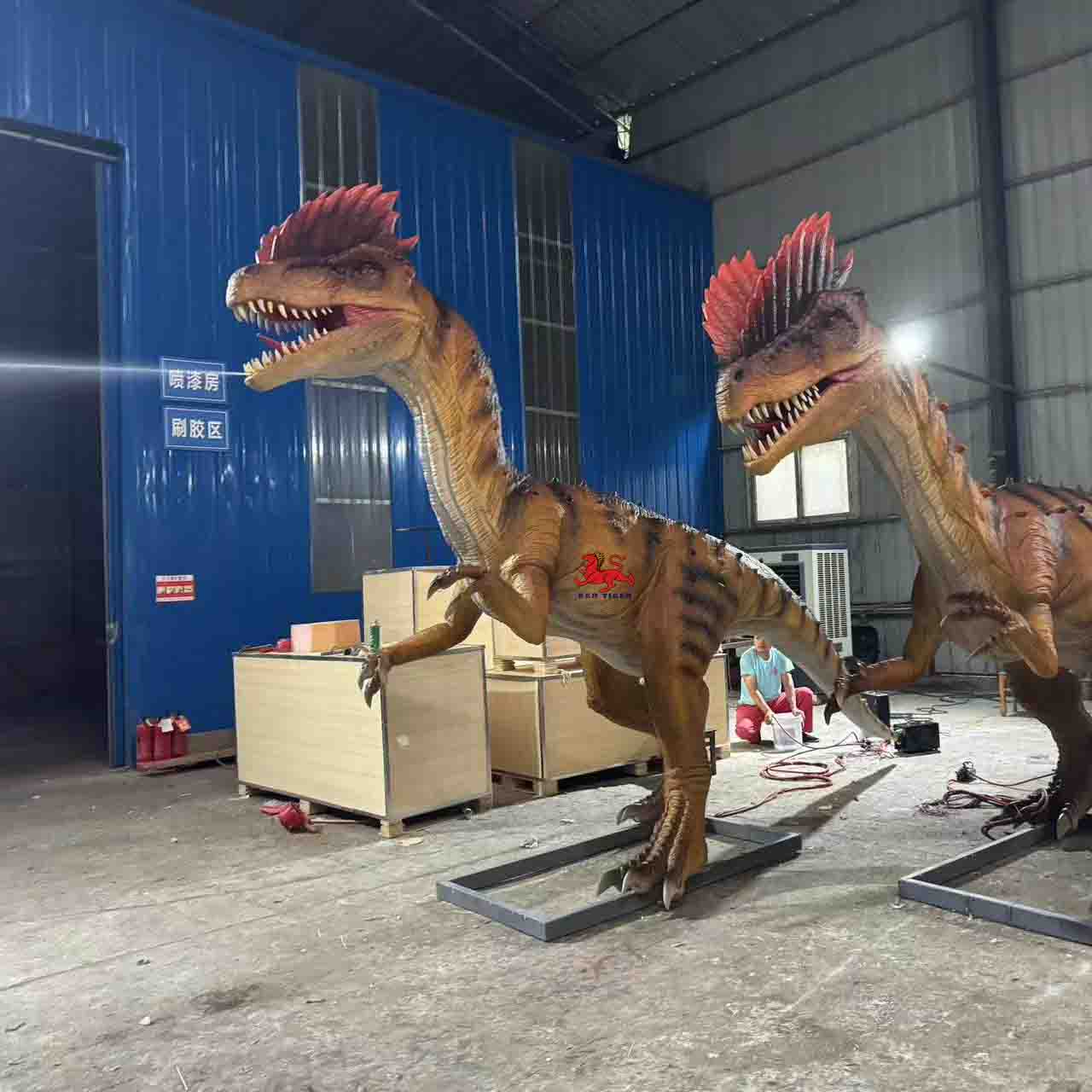 Mechanical  Dinosaurs Animatronic Spray Water Dilophosaurus Model Life Size Sculptures for Dinosaur Park Adventure Park