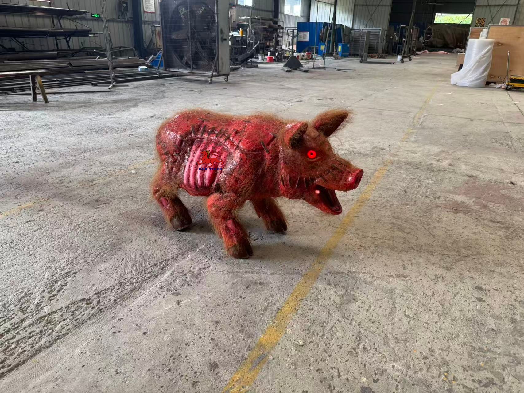 New Realistic Animatronic Walking Robot Bloody Robot Pig Remote Control Pig for Horror Events and Haunted House