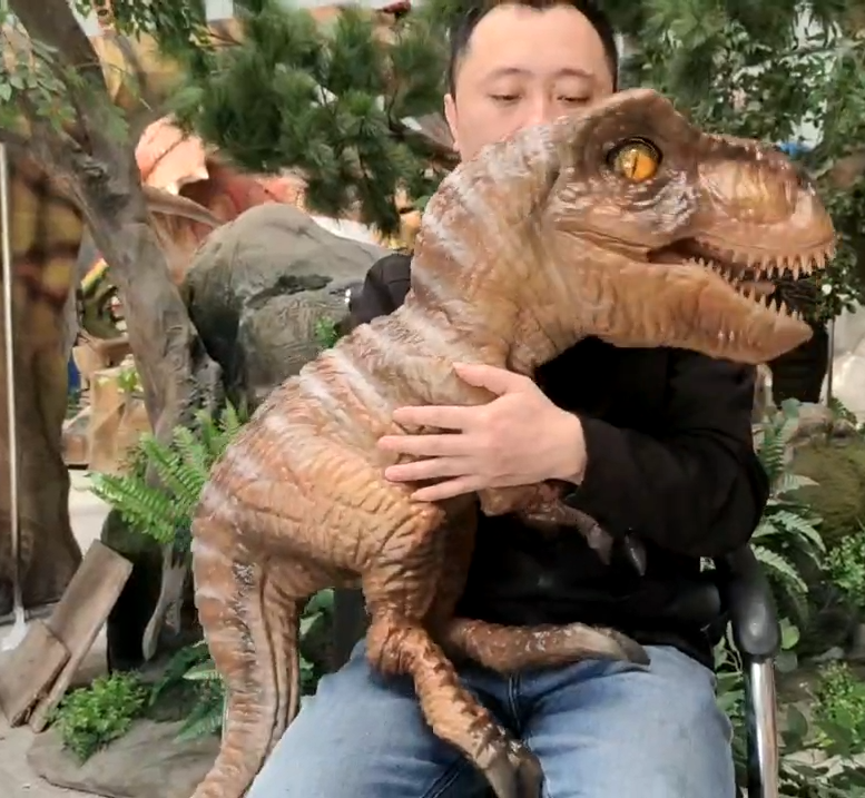 Indoor Animatronic Dinosaur Park Model Baby Dinosaur Puppet Hand Control for Shopping Mall Adventure Park Made of Durable Metal