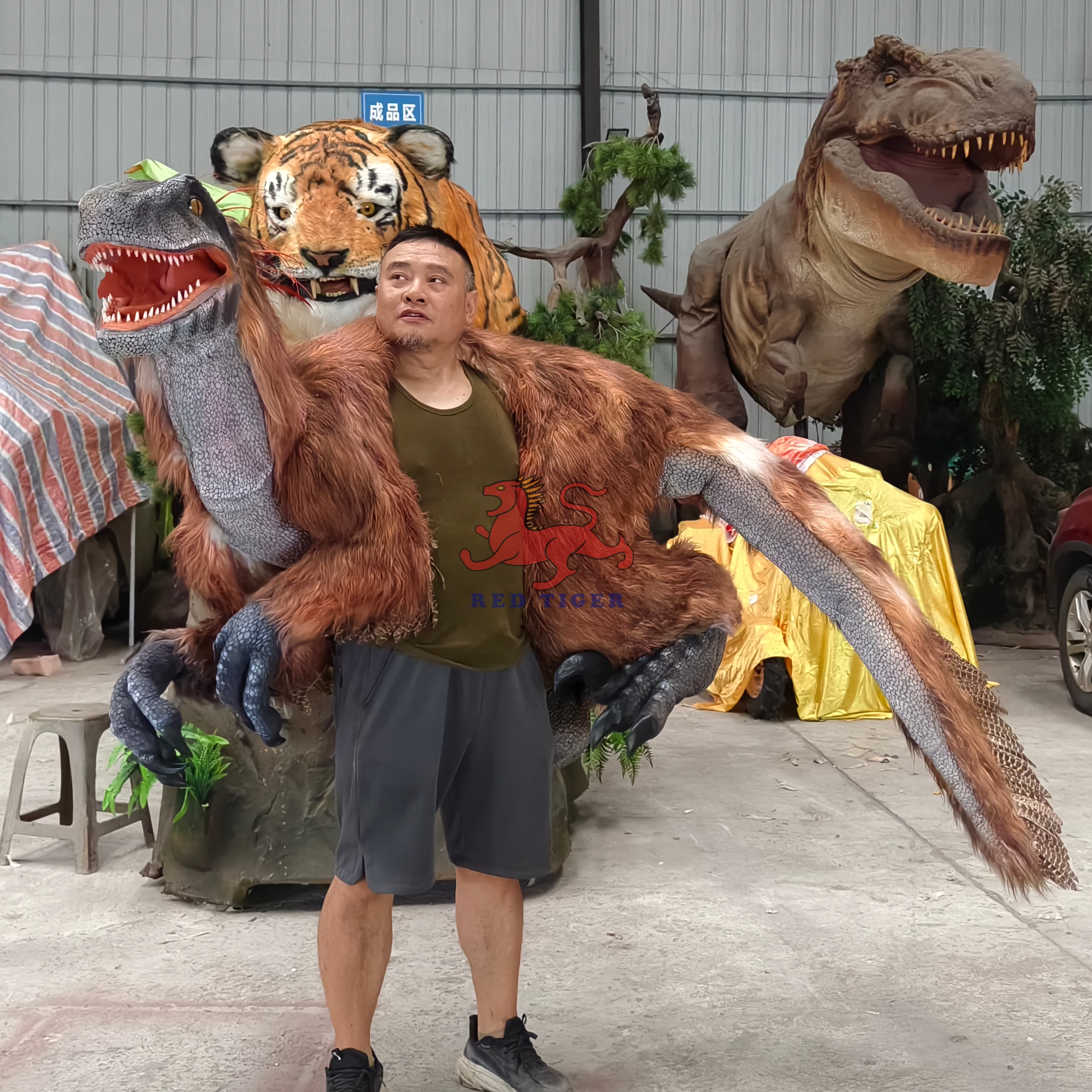 Theme Park Animatronics Realistic Shoulder Dinosaur Puppet Deinonychus for Sale