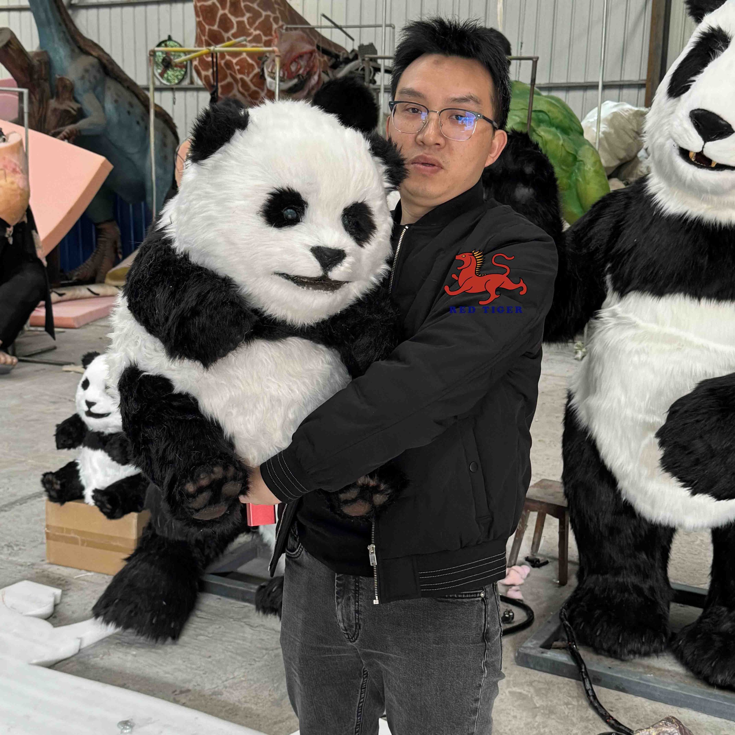Amusement Park Products Remote Control Robotic Animatronics Baby Realistic Snake Robot Panda Puppet on Shoulder for Sale