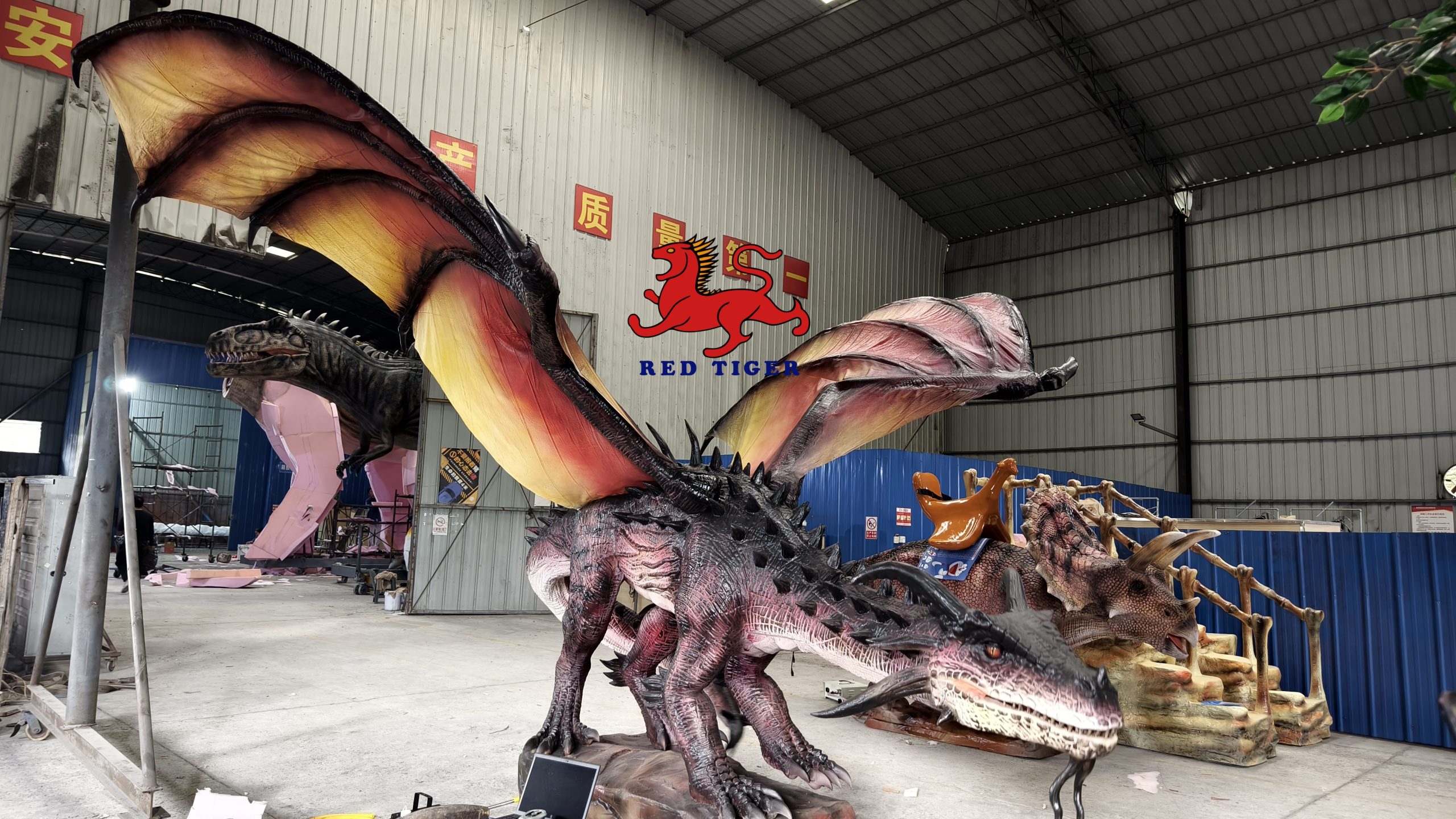 Amazing Animatronic Fly Dragon Simulation Model