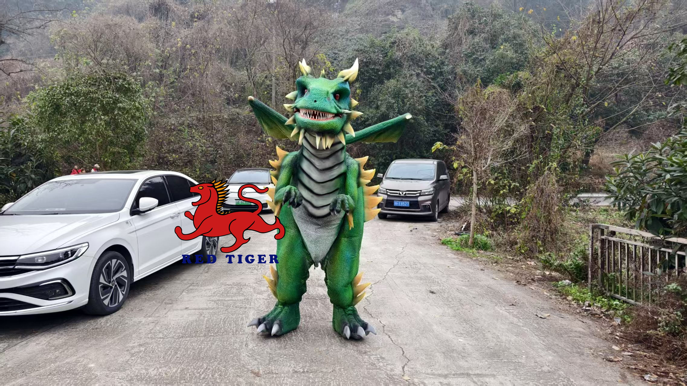 High-quality Lifelike Animatronic Fly Dragon Interactive Costume