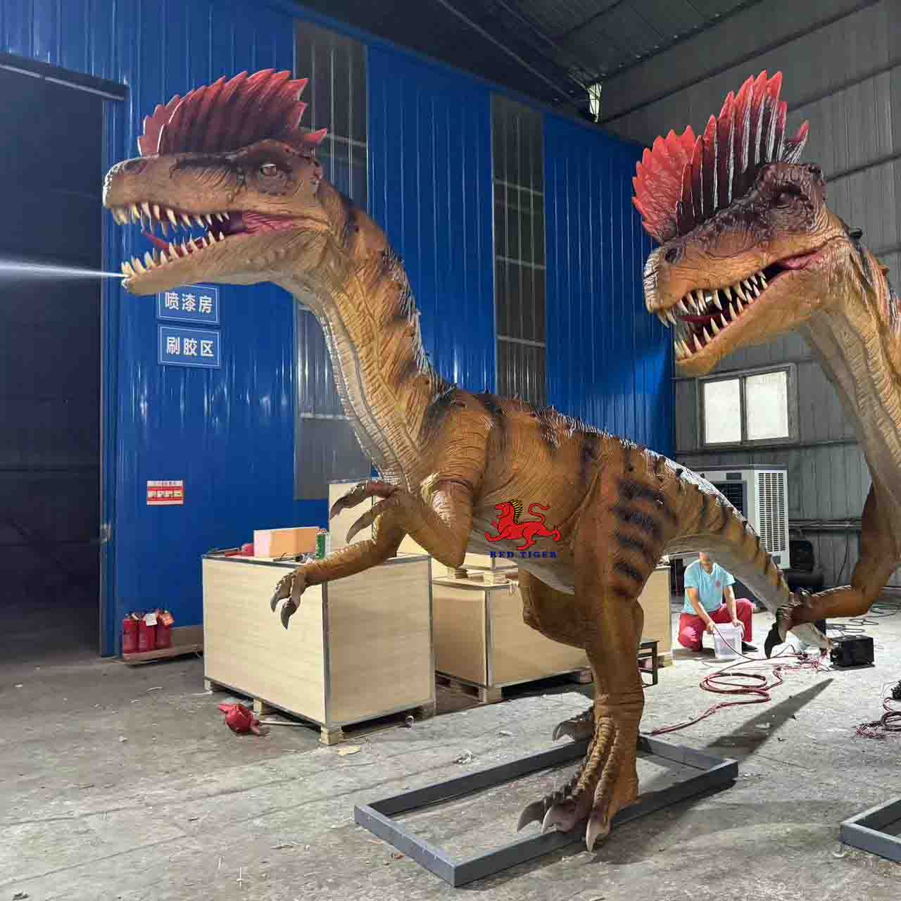 Mechanical  Dinosaurs Animatronic Spray Water Dilophosaurus Model Life Size Sculptures for Dinosaur Park Adventure Park
