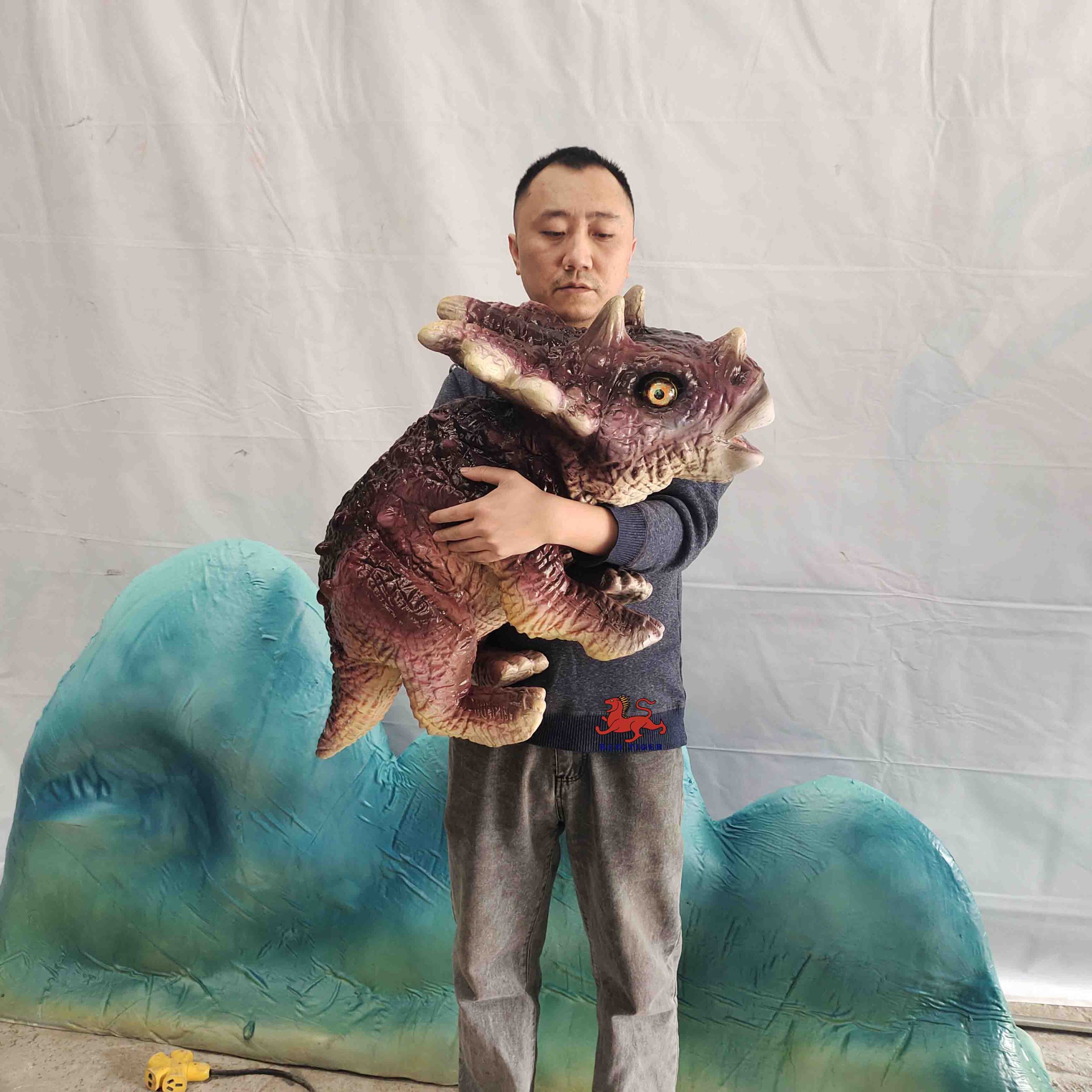 High Quality Metal Dinosaur Hand Puppet Economically Priced for Shopping Malls Public Airports Daycares Kindergartens Schools