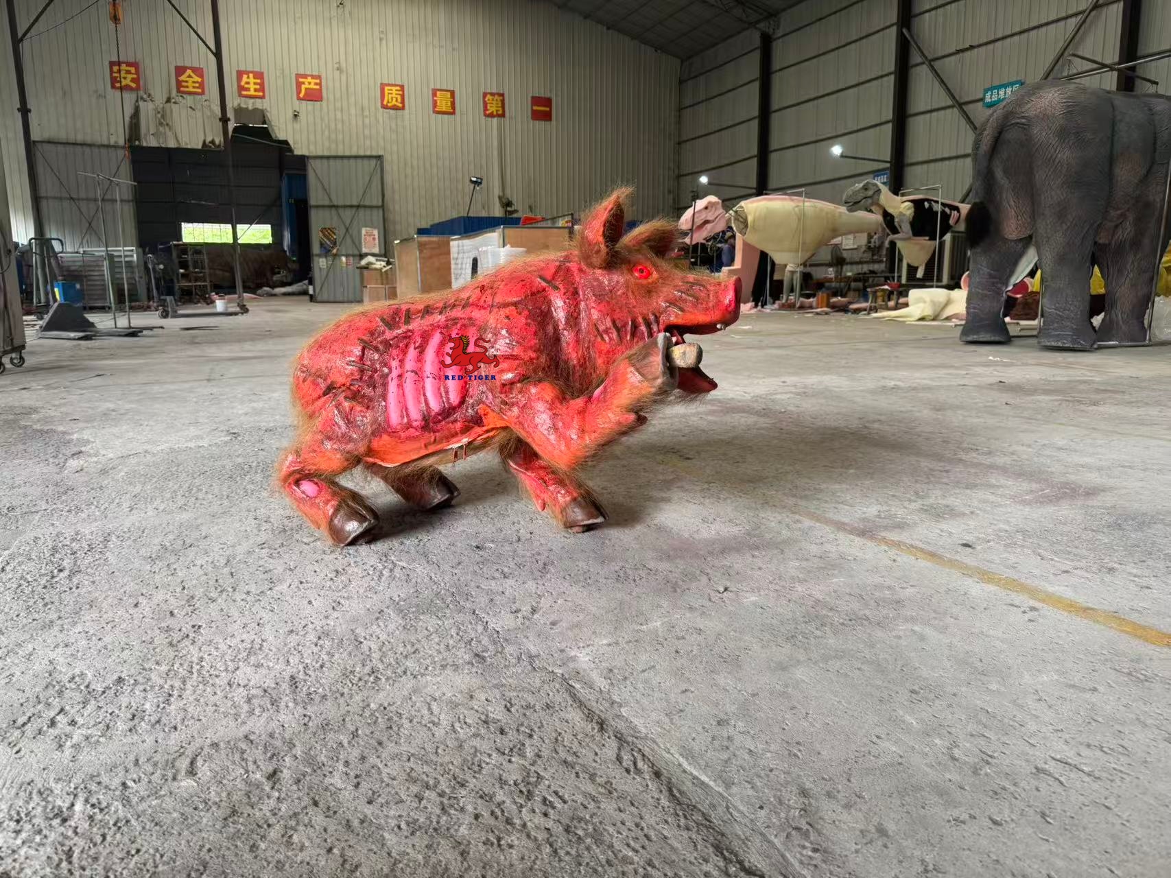 New Realistic Animatronic Walking Robot Bloody Robot Pig Remote Control Pig for Horror Events and Haunted House