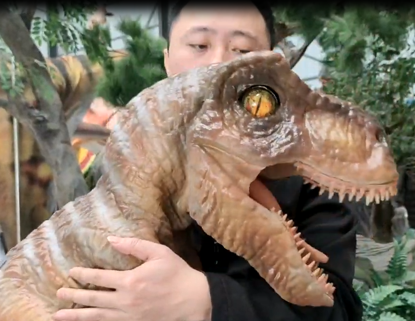 Indoor Animatronic Dinosaur Park Model Baby Dinosaur Puppet Hand Control for Shopping Mall Adventure Park Made of Durable Metal