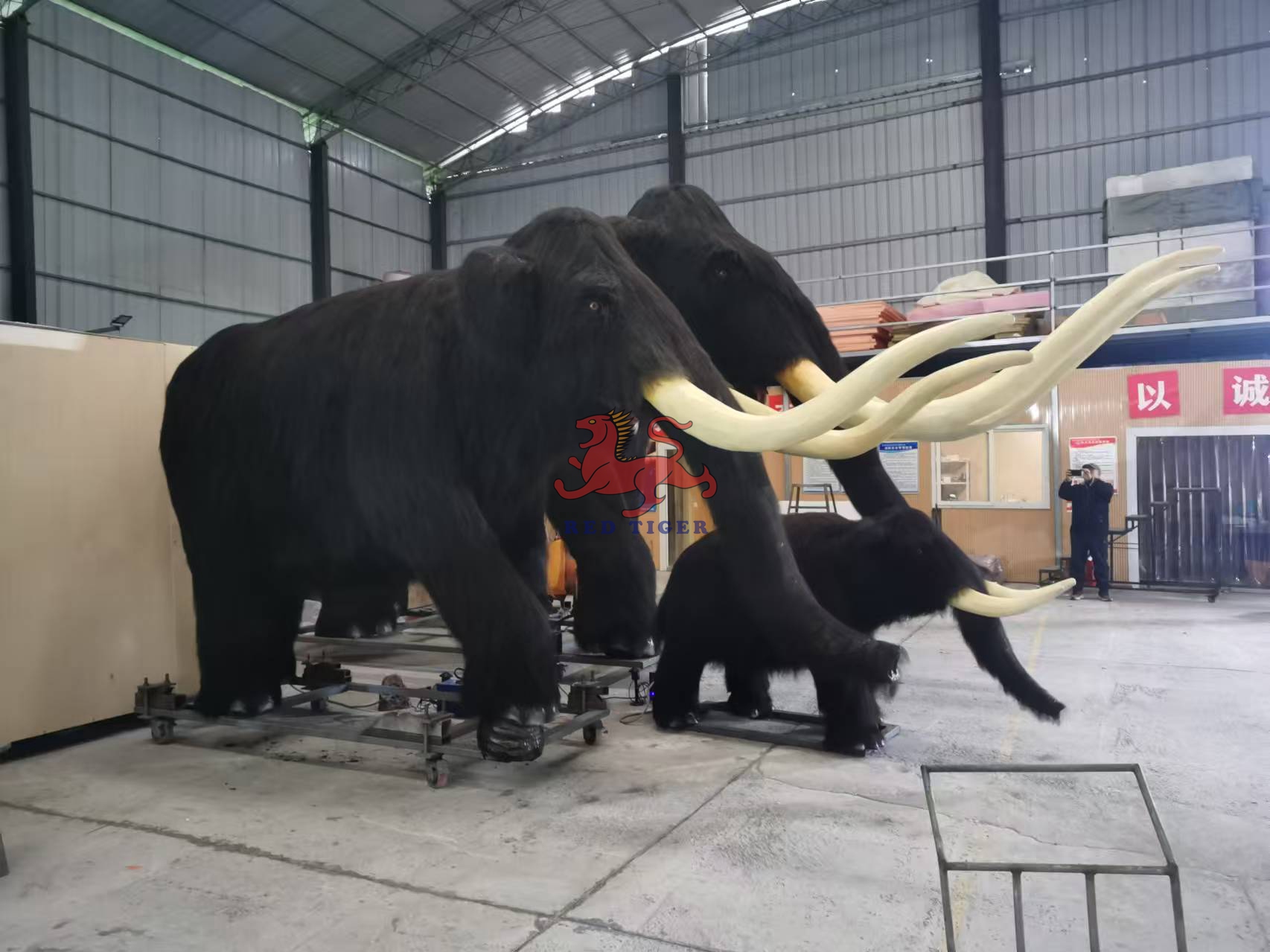 Theme Park High Quality Realistic Animatronic Mammoth Family Animal