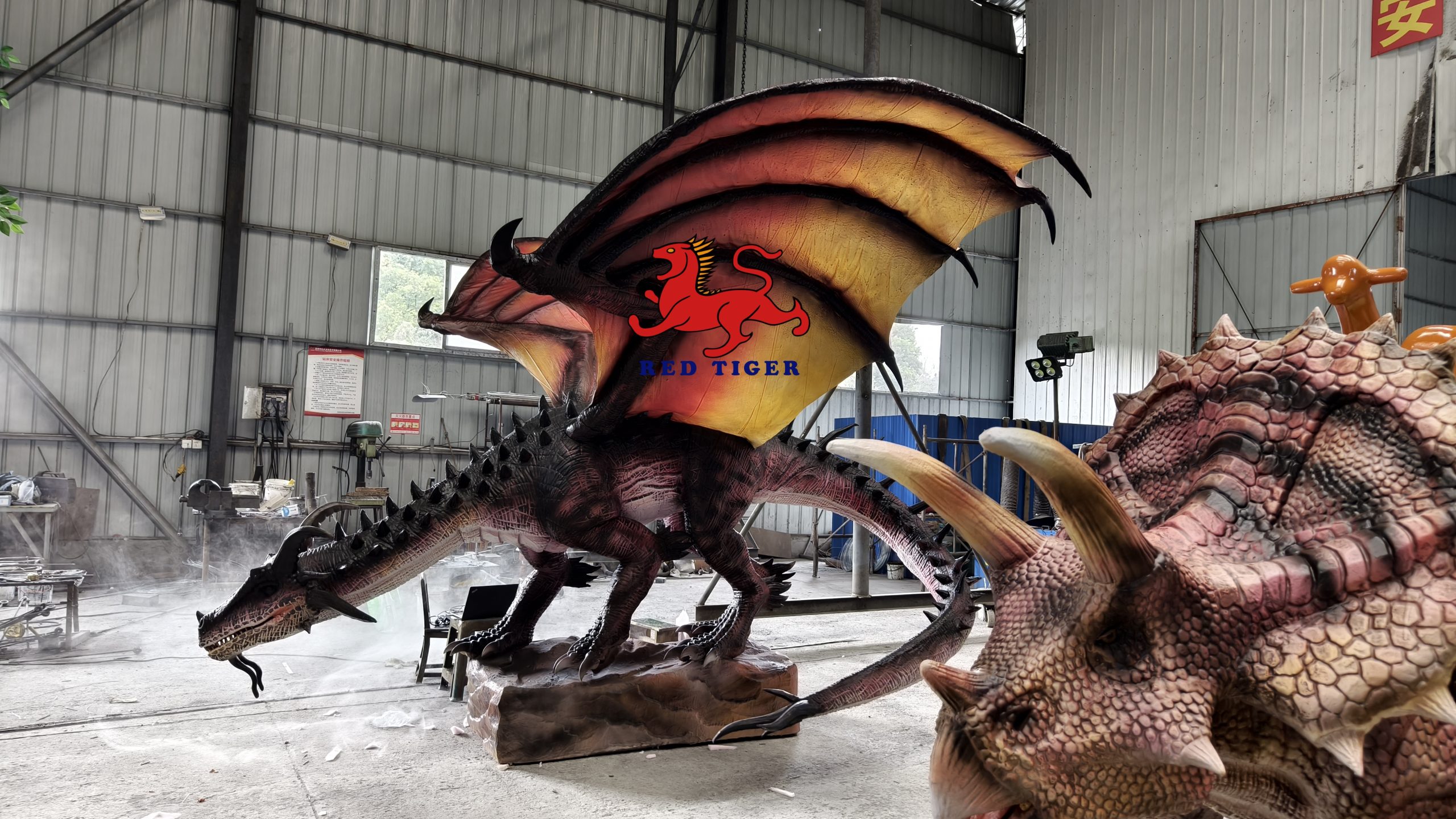 Amazing Animatronic Fly Dragon Simulation Model