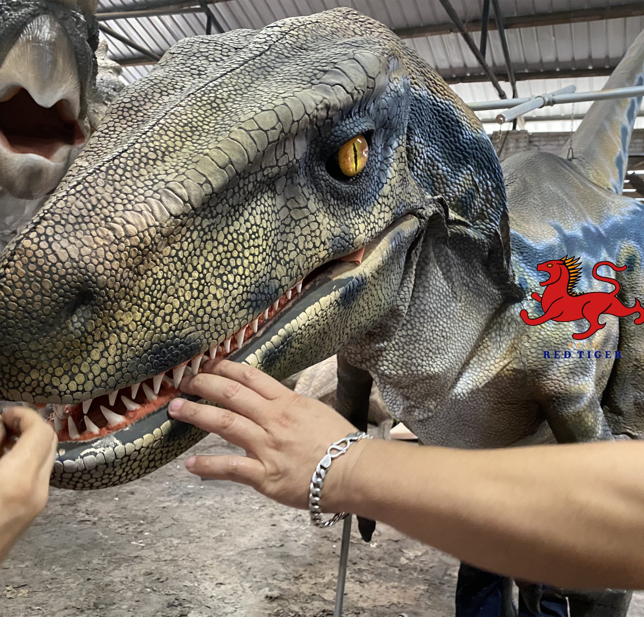 Hot Sale New Material Dinosaur Costume for Sale