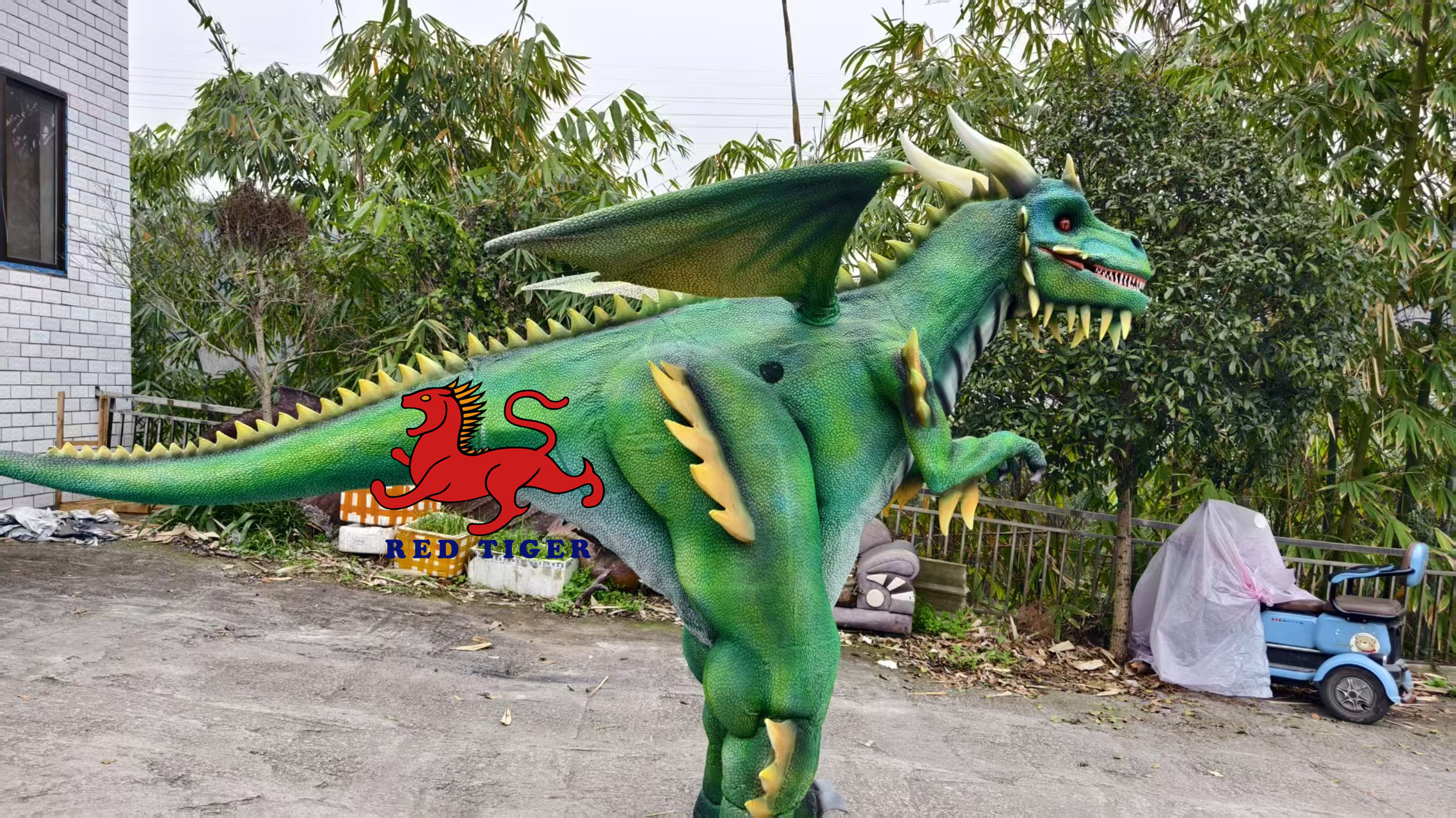 High-quality Lifelike Animatronic Fly Dragon Interactive Costume