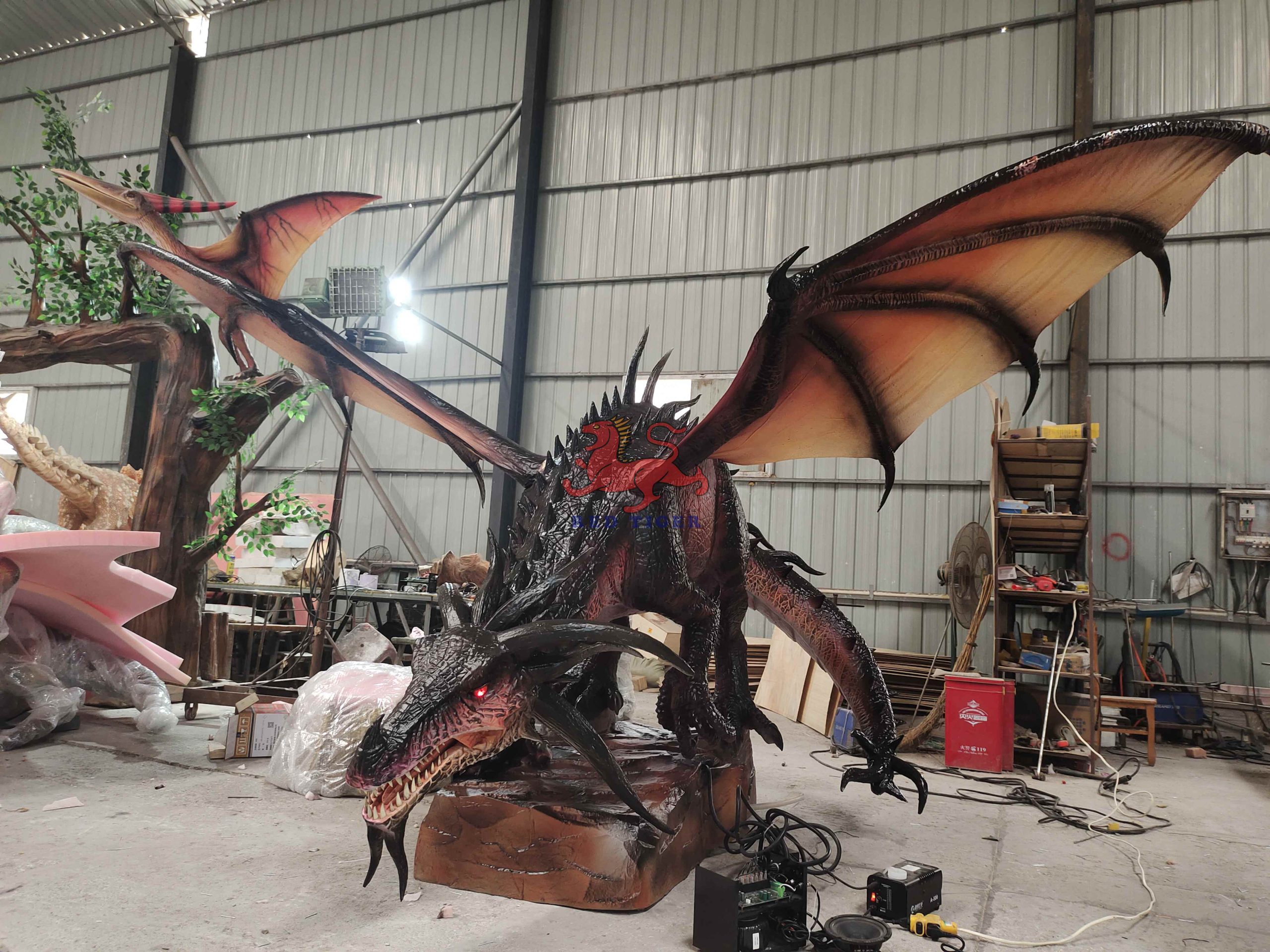 Life Size High Quality Realistic Animatronic Dragon Spray Smoke