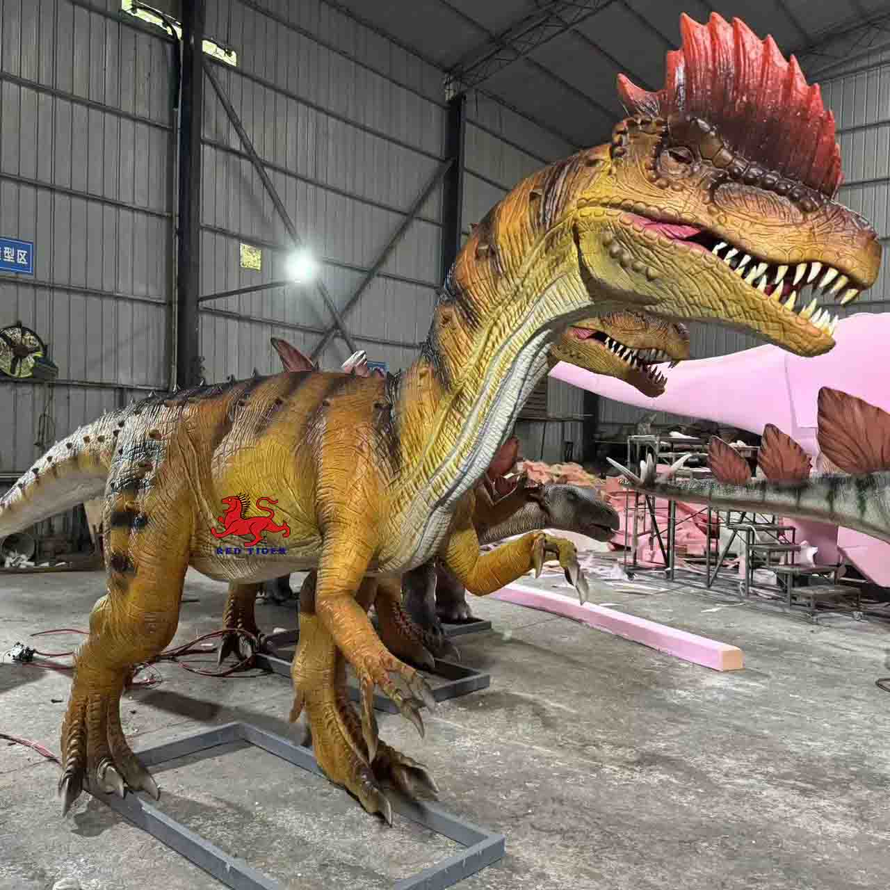 Mechanical  Dinosaurs Animatronic Spray Water Dilophosaurus Model Life Size Sculptures for Dinosaur Park Adventure Park