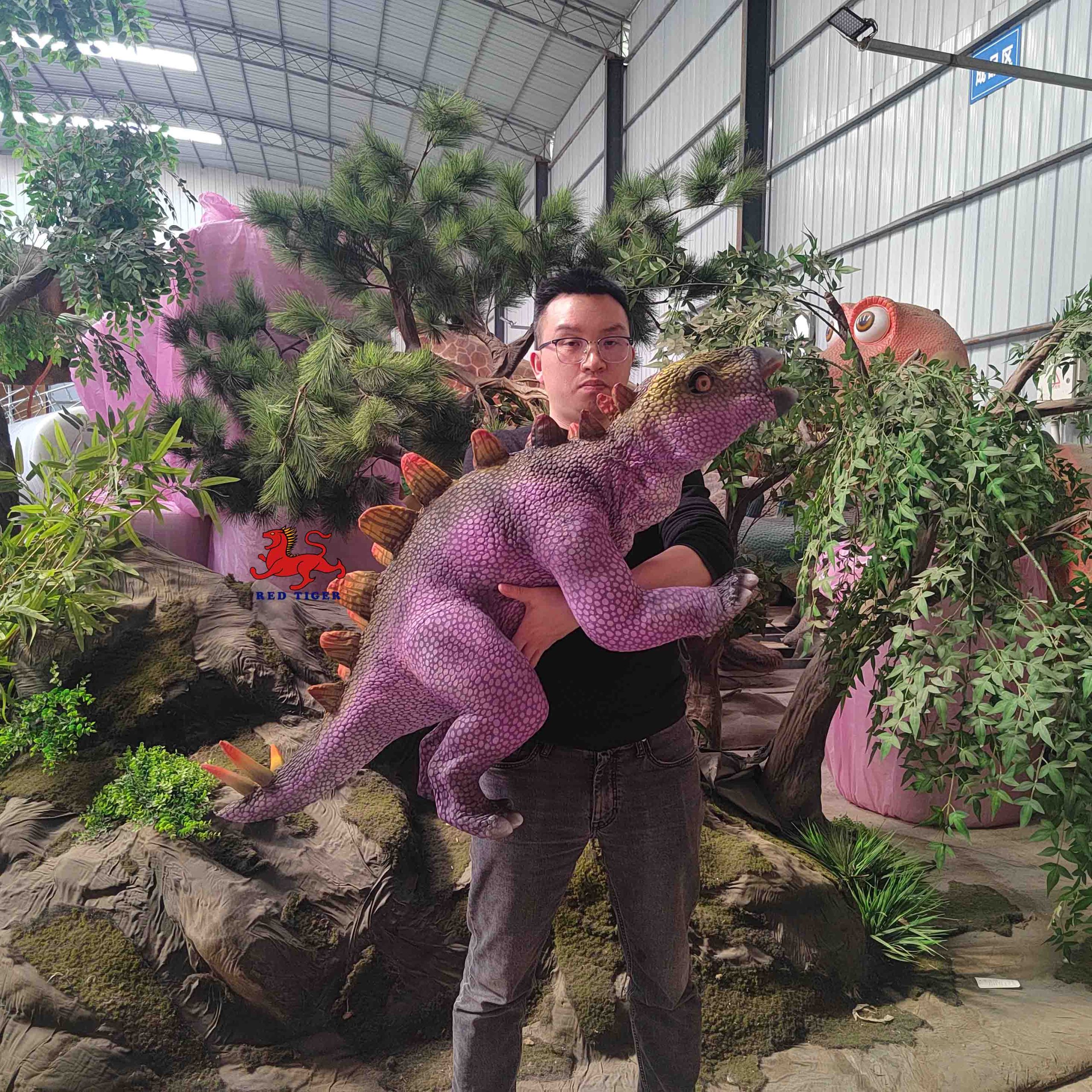High Quality Metal Dinosaur Hand Puppet Economically Priced for Shopping Malls Public Airports Daycares Kindergartens Schools