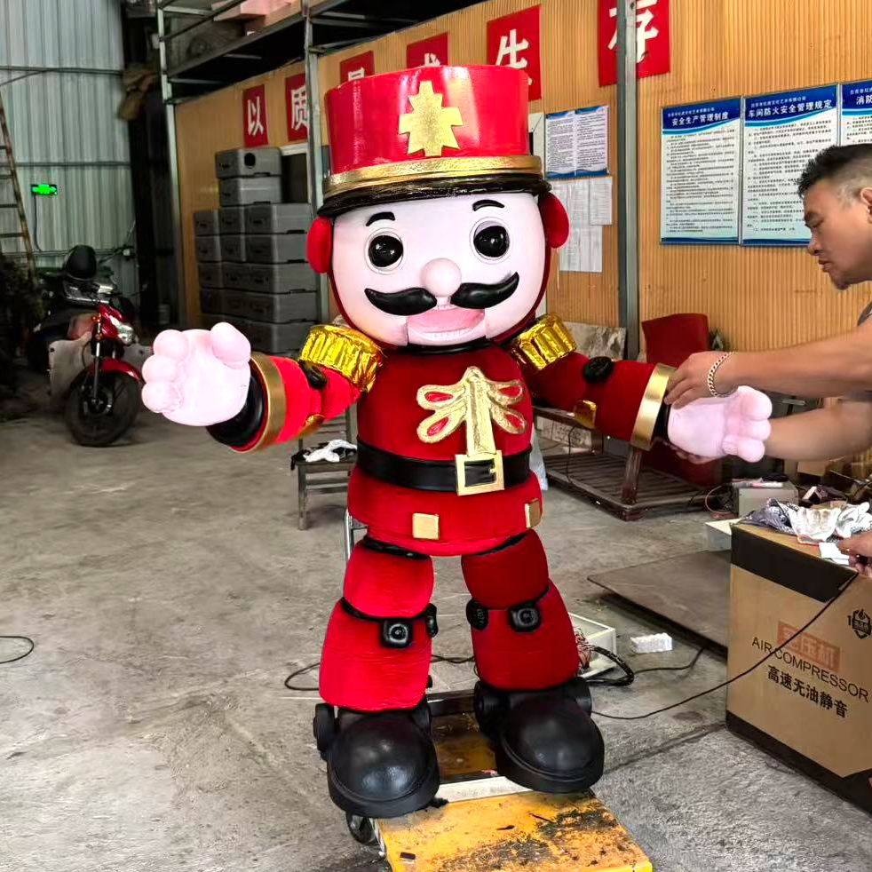 Amusement Equipment High Quality Realistic Animatronic Singing Nutcracker Christmas Props