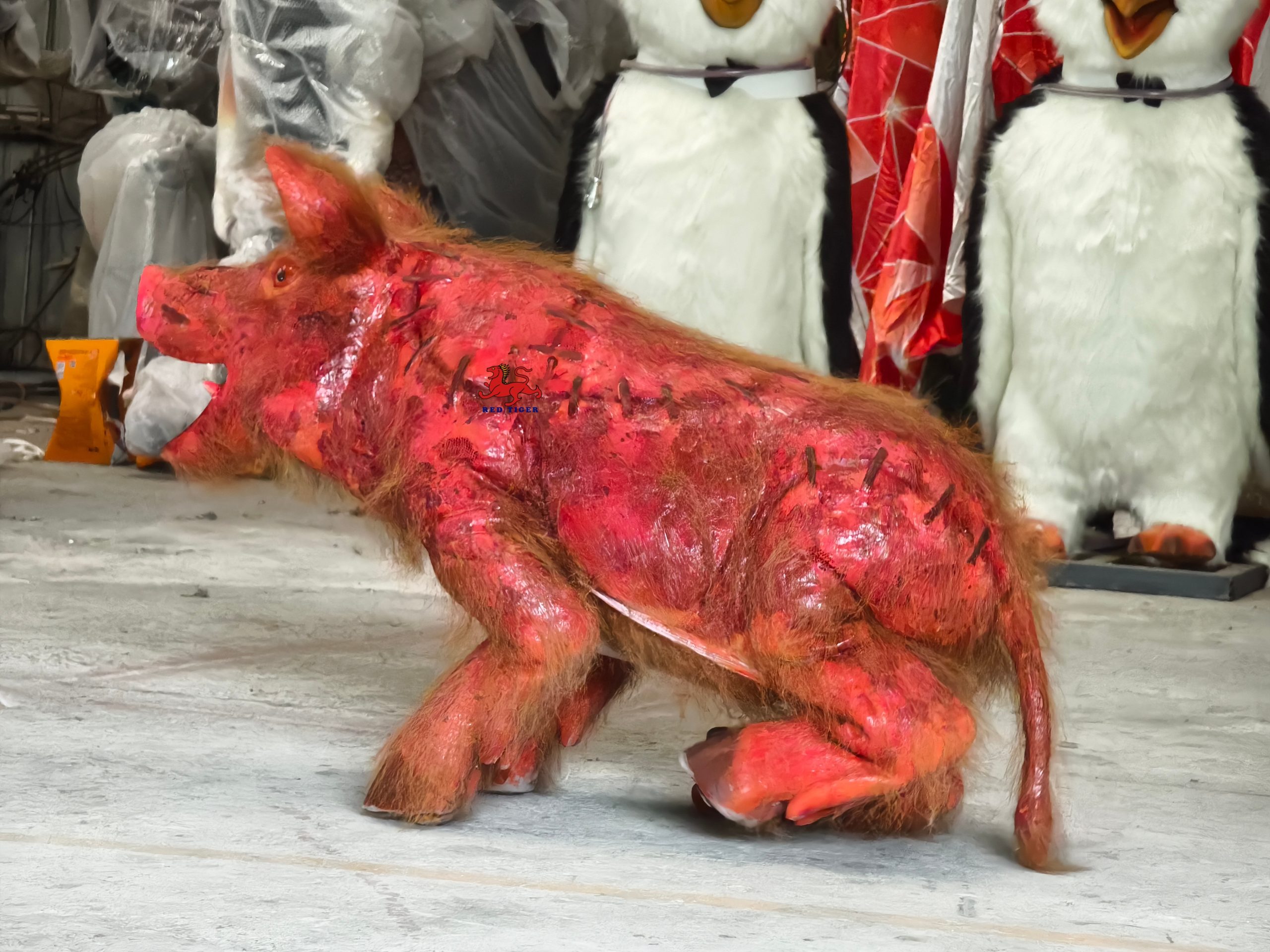 New Realistic Animatronic Walking Robot Bloody Robot Pig Remote Control Pig for Horror Events and Haunted House