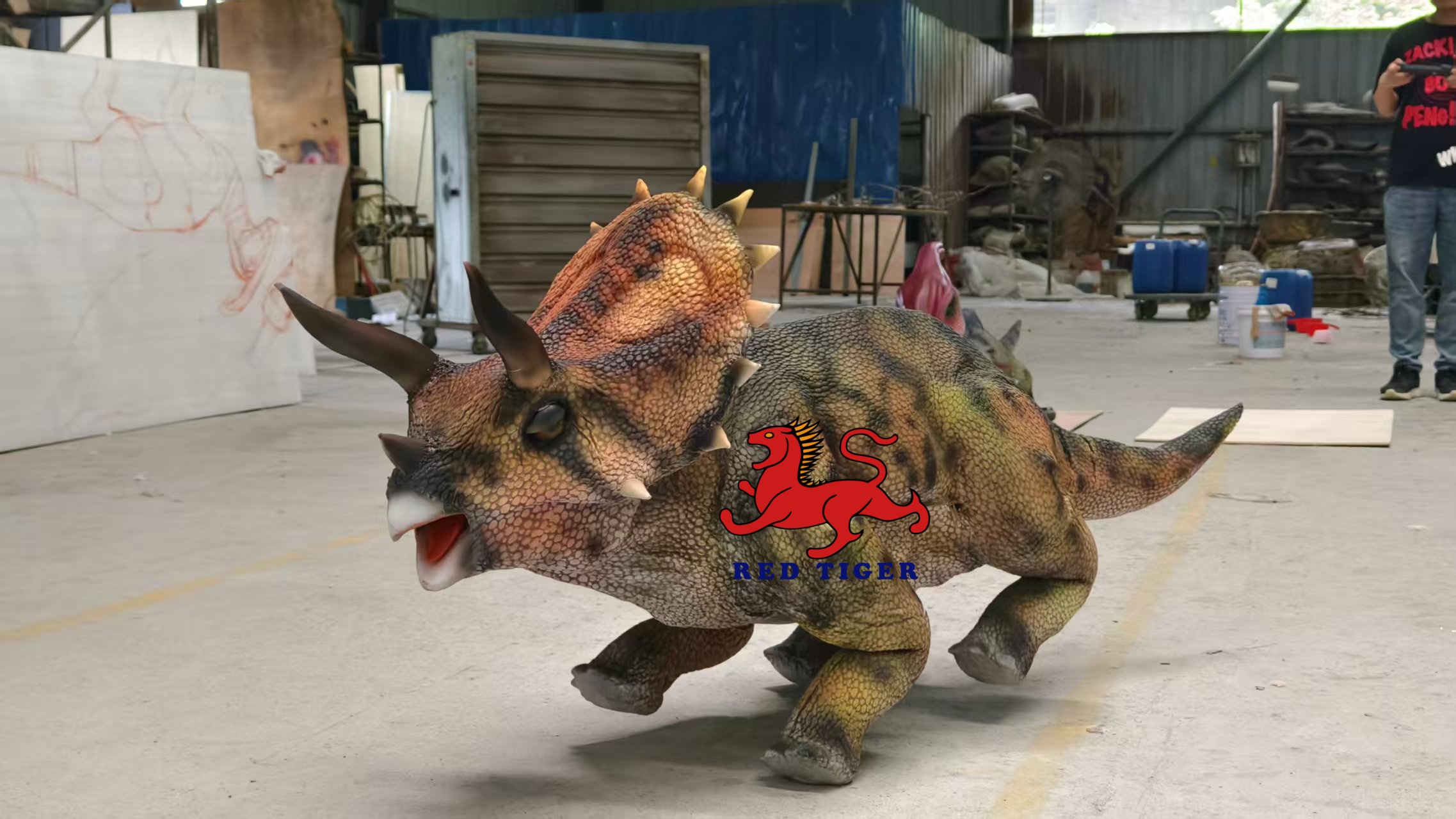 Jurassic Alive Lifesize TriceratopsRobot Animatronic Model for Trampoline Park or Museum