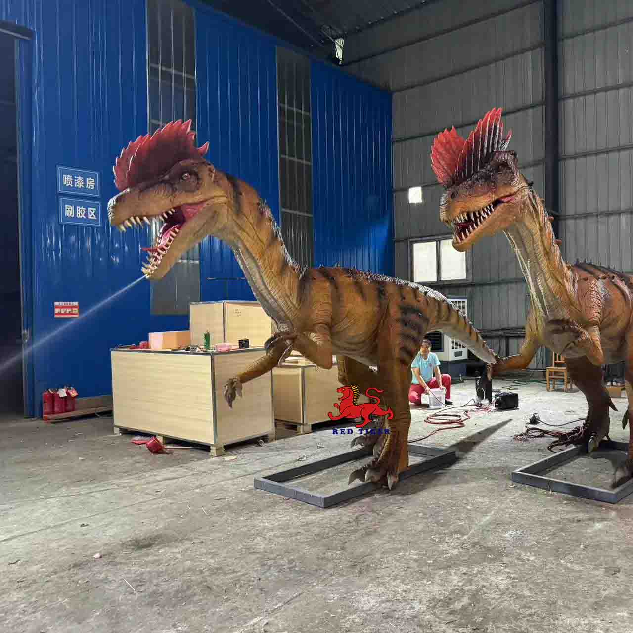 Mechanical  Dinosaurs Animatronic Spray Water Dilophosaurus Model Life Size Sculptures for Dinosaur Park Adventure Park