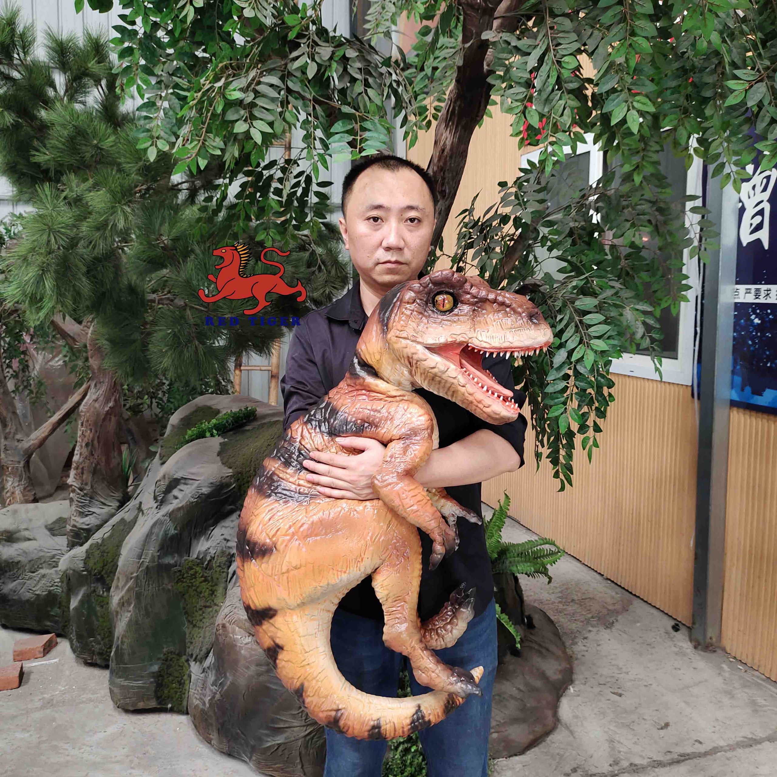Indoor Animatronic Dinosaur Park Model Baby Dinosaur Puppet Hand Control for Shopping Mall Adventure Park Made of Durable Metal