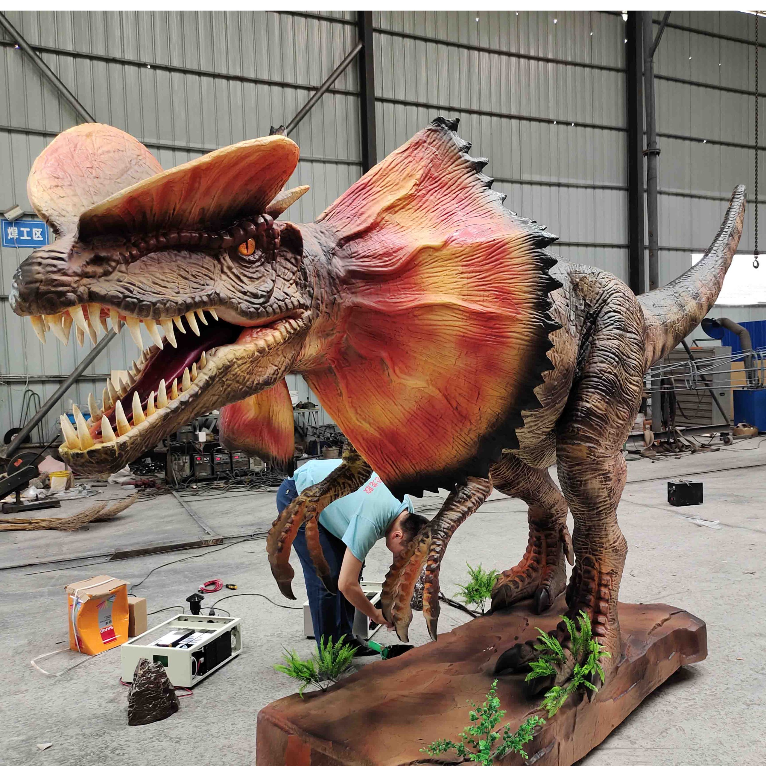 Animatronic Dinosaur Dilophosaurus Model Sculpture of Playground Decoration