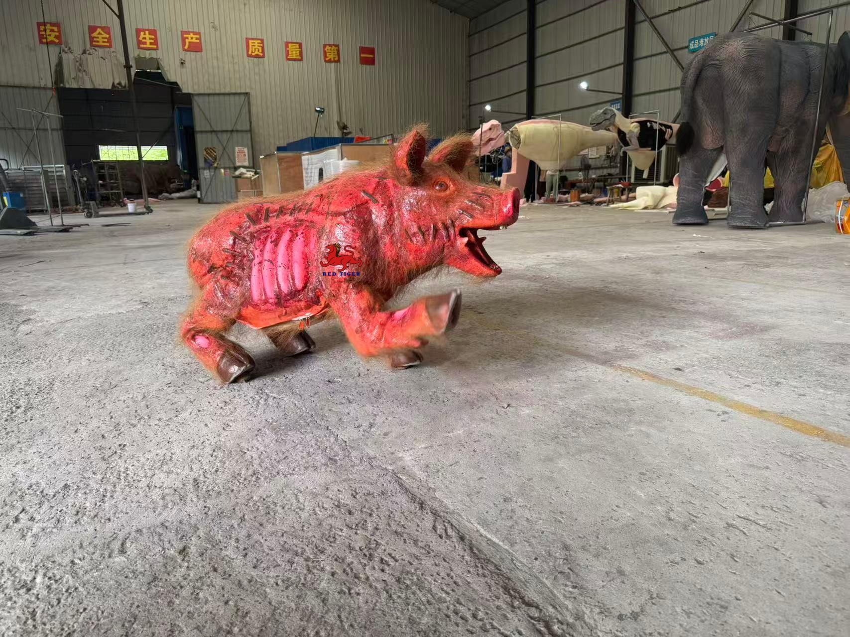 New Realistic Animatronic Walking Robot Bloody Robot Pig Remote Control Pig for Horror Events and Haunted House