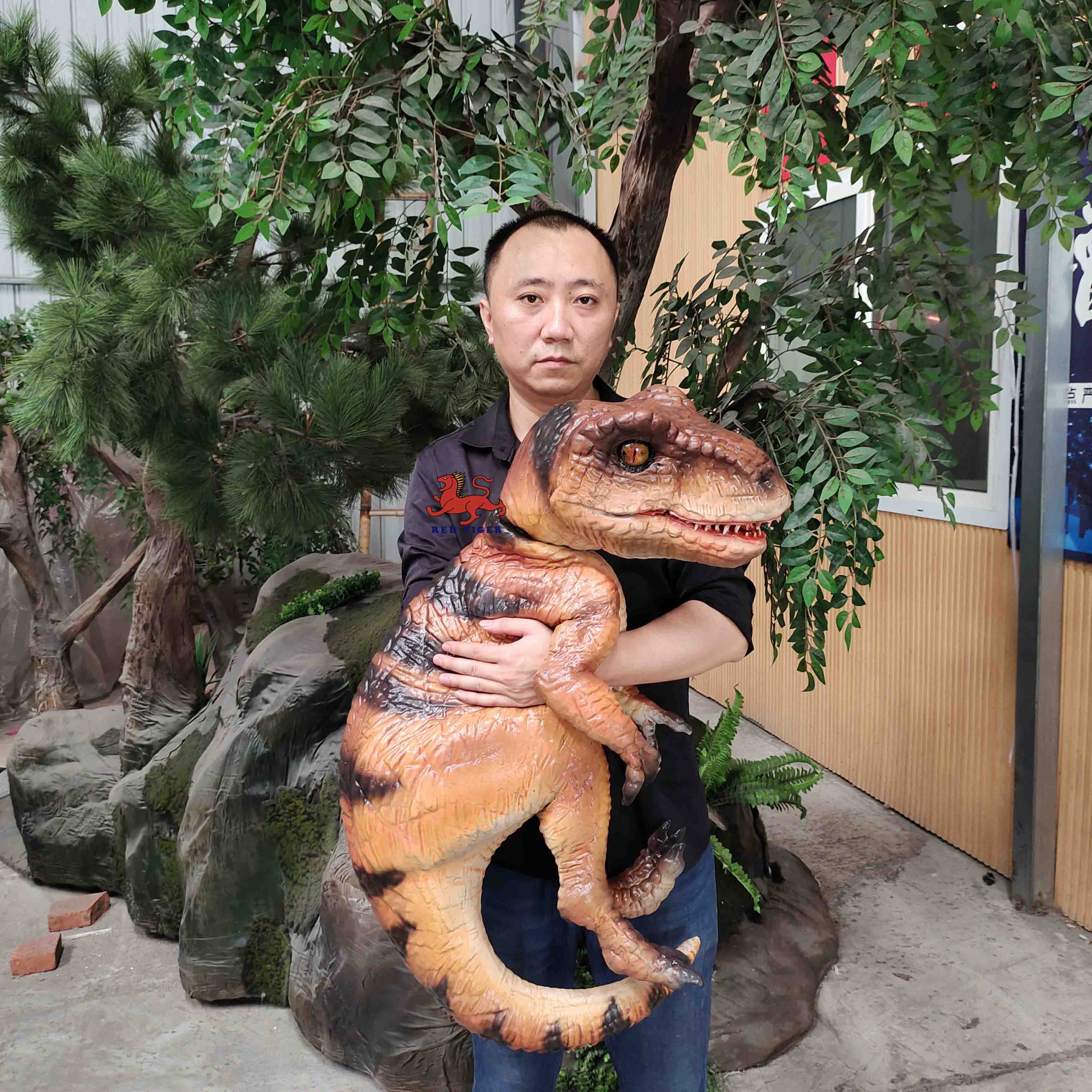 Indoor Animatronic Dinosaur Park Model Baby Dinosaur Puppet Hand Control for Shopping Mall Adventure Park Made of Durable Metal