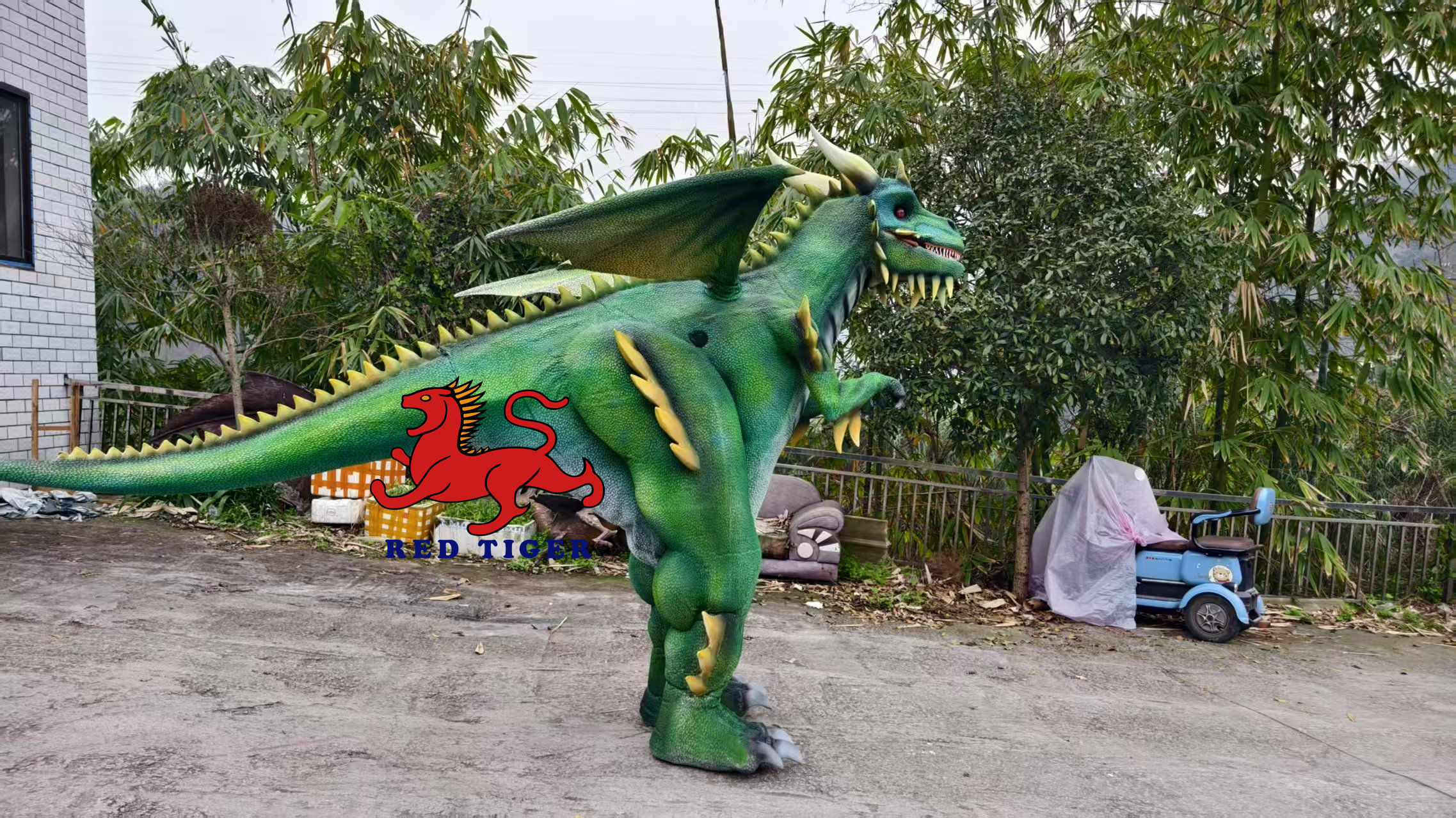 High-quality Lifelike Animatronic Fly Dragon Interactive Costume